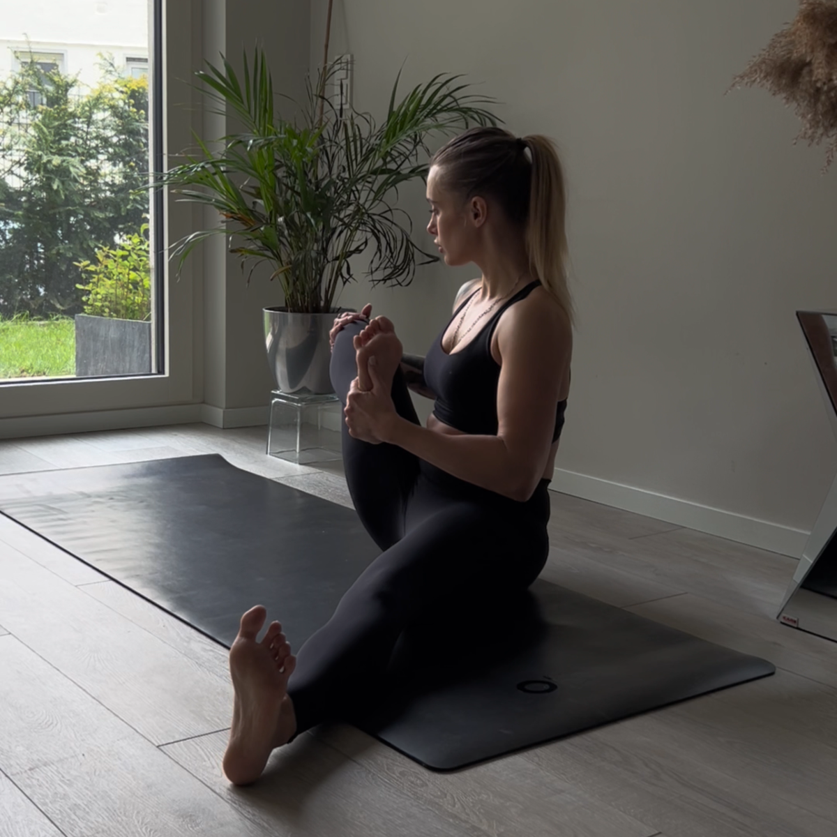 Homeworkouts mit Videoanleitung. Egal ob du deine Mobility verbessern, abnehmen oder fitter sein möchtest. Alles geht flexibel auch von zu Hause aus.