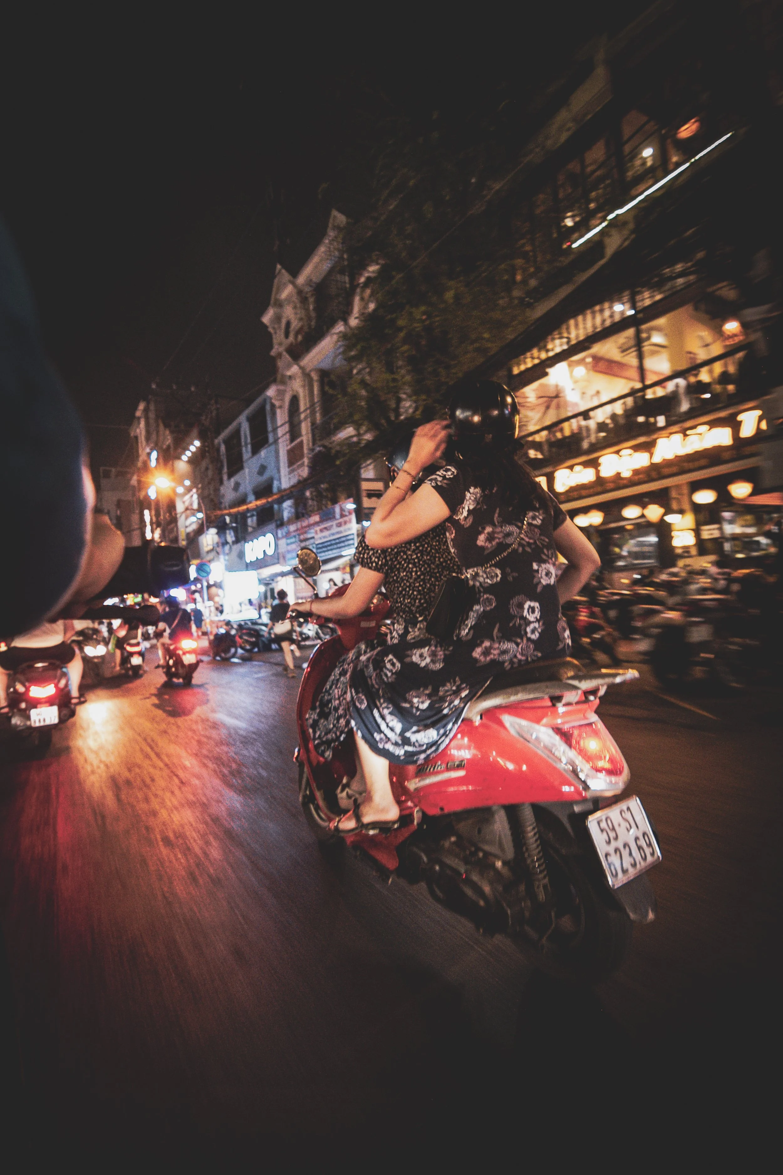 Saigon_foodtour_scooters.jpg
