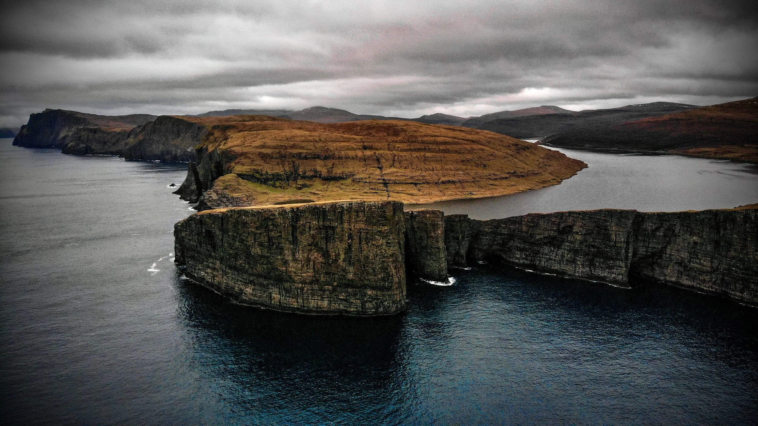 Slave_Cliff_Faroe_islands.jpg