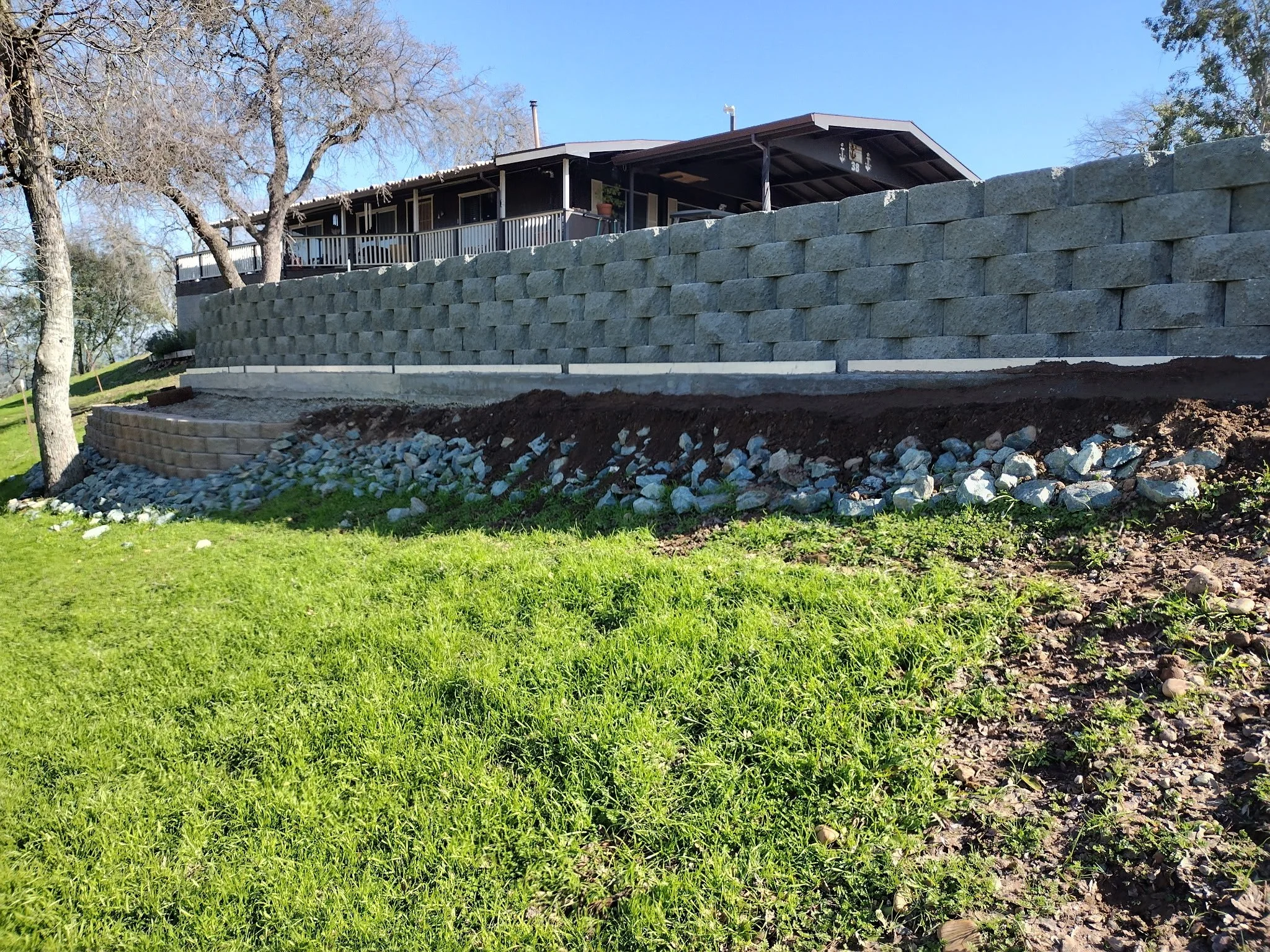 BLOCK WALL