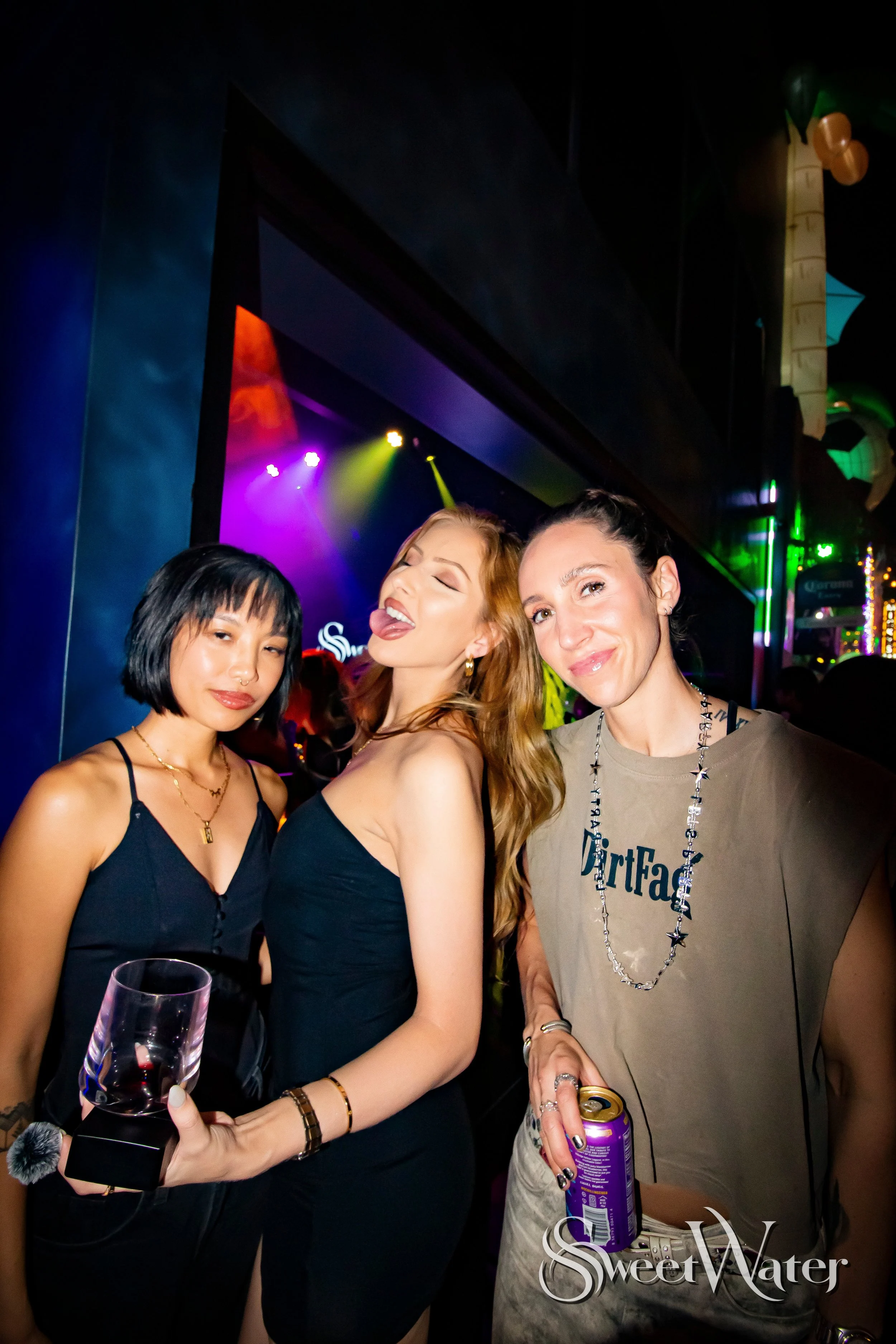 SWEETWATER S GRAND OPENING370.jpg