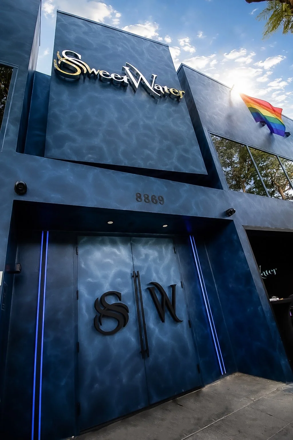 SWEETWATER S GRAND OPENING705.jpg