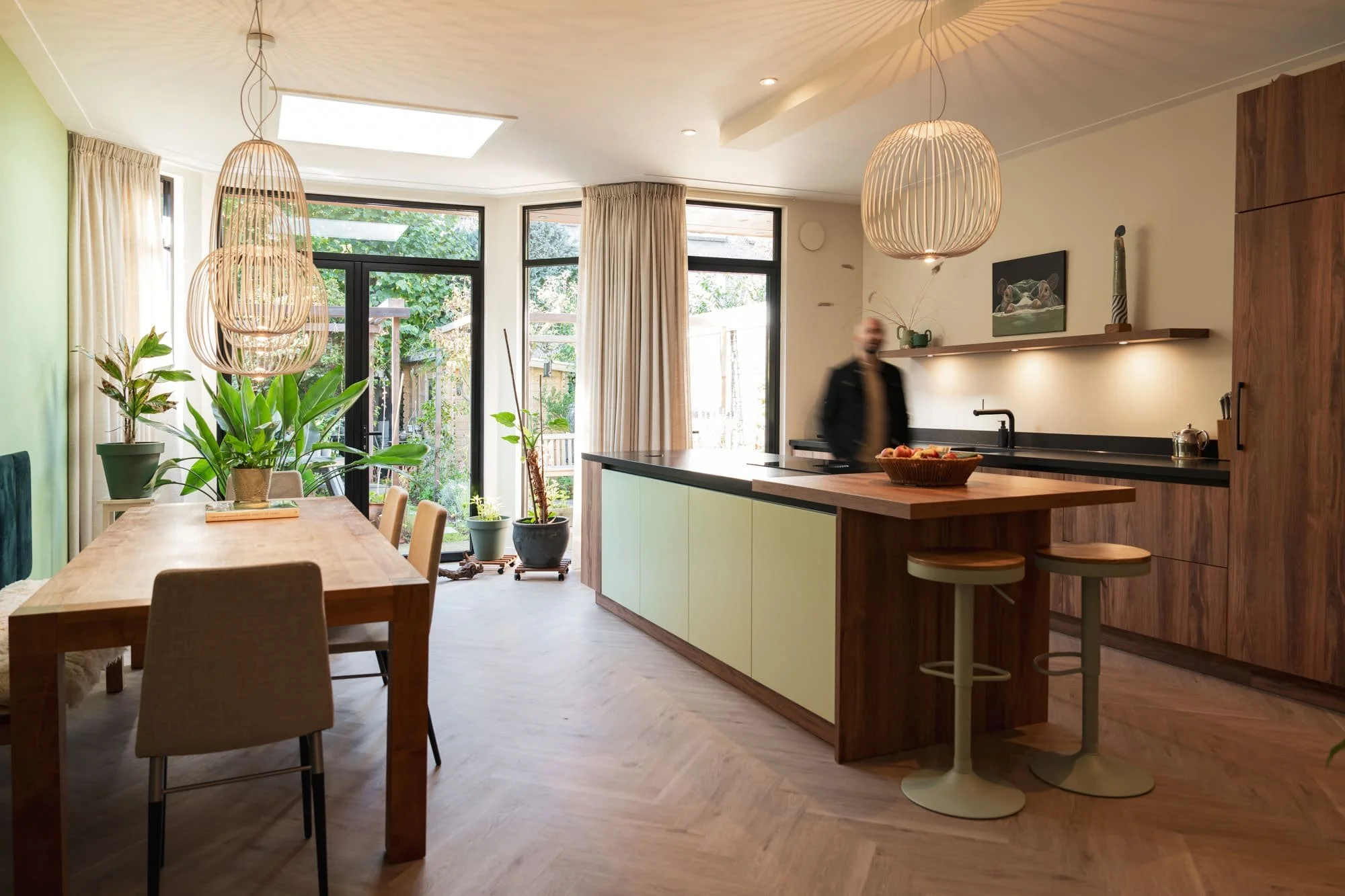 Open-plan kitchen and dining area with wooden cabinetry, Vondellaan