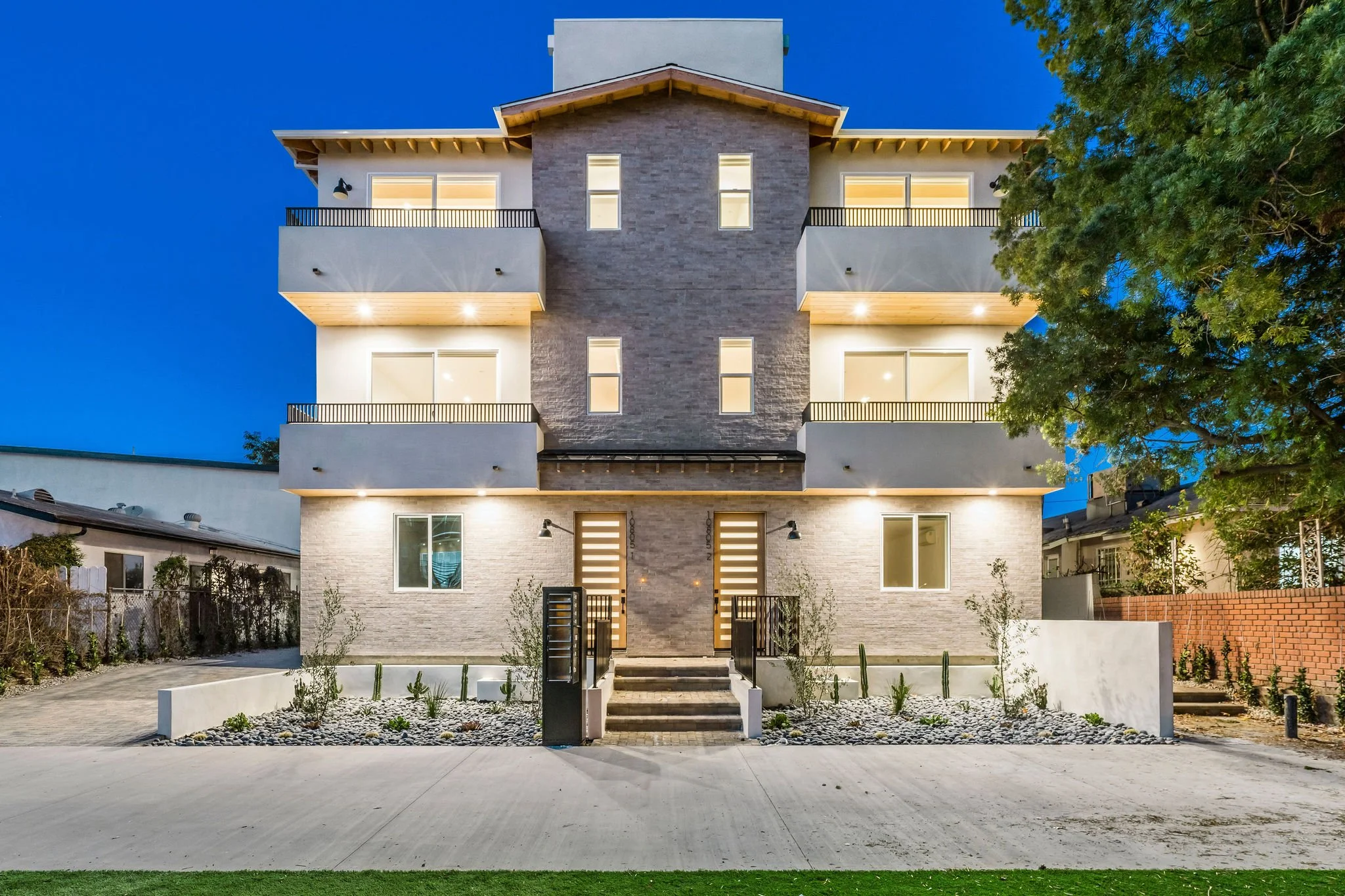 10807 Morrison