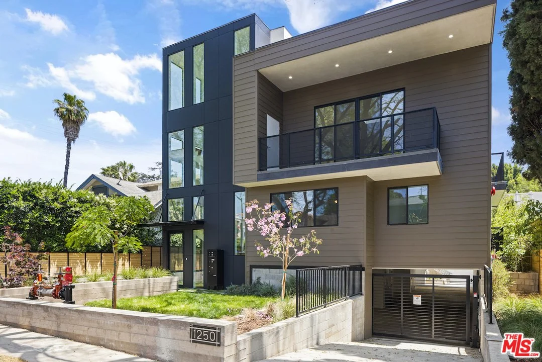 1250 N Fuller