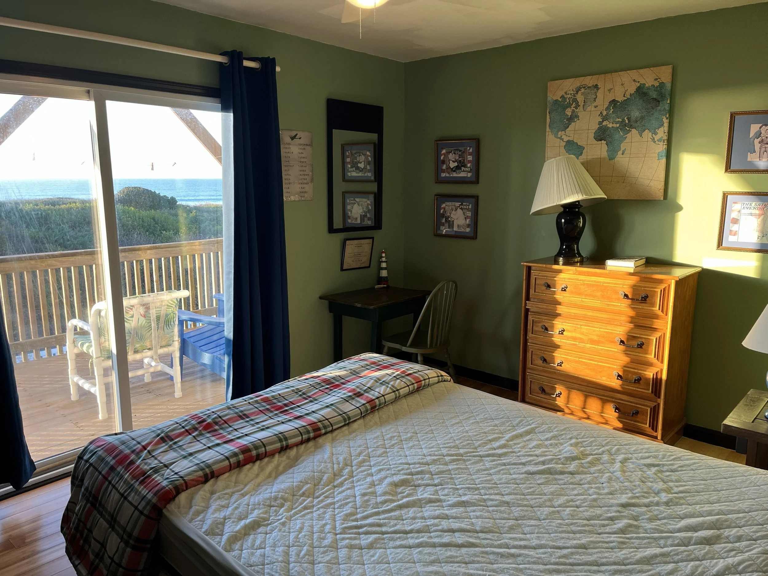 Queen bedroom ocean front with deck overlooking pool and ocean