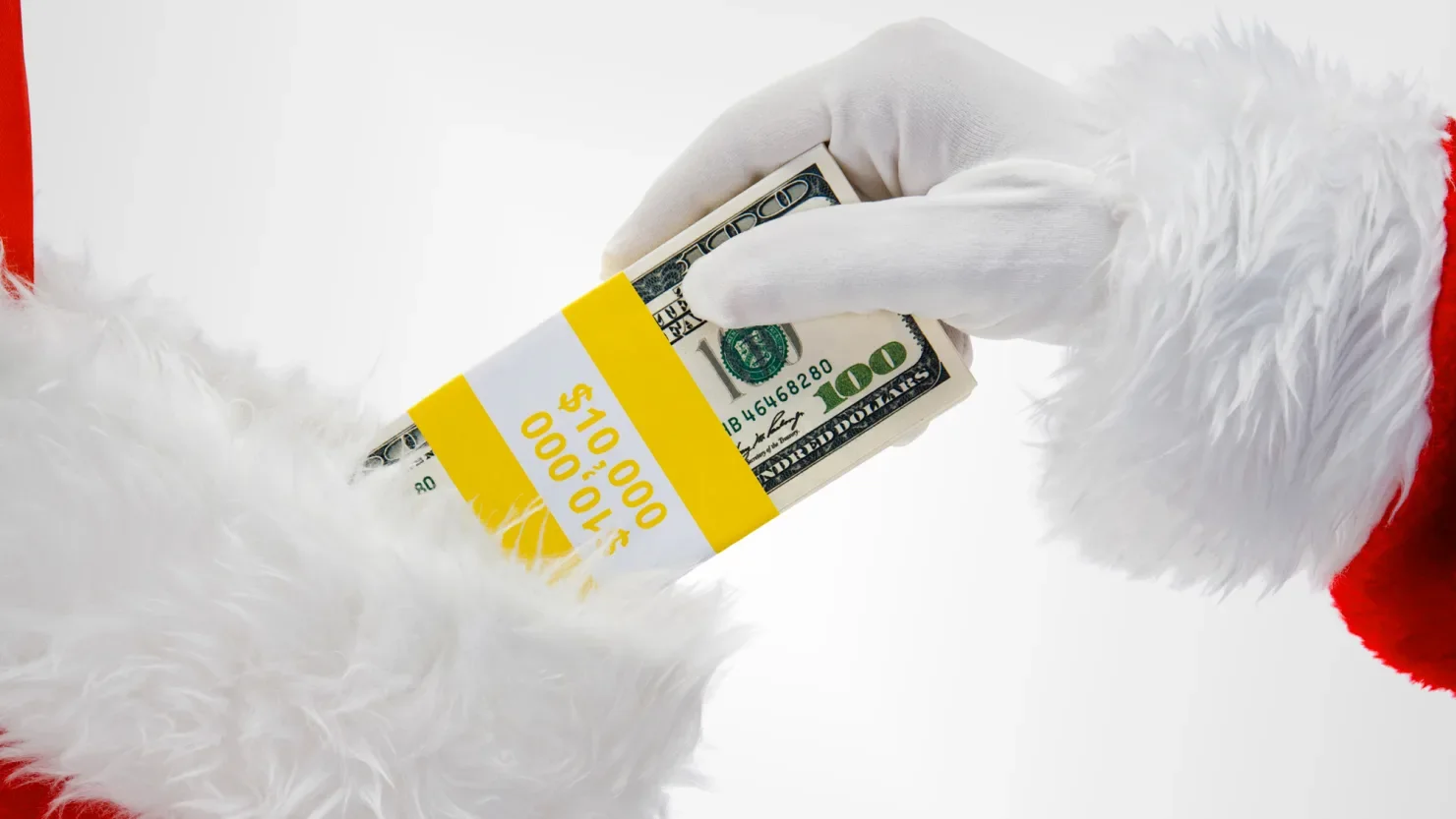 Smart ways to gift money during the holidays