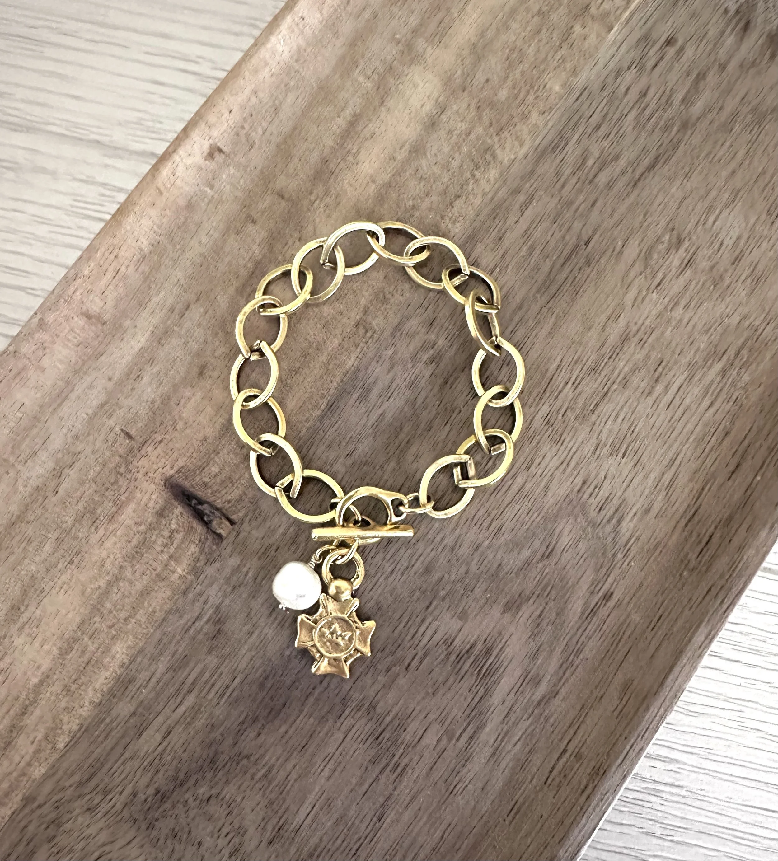 The Monarch Pearl & Crest Link Bracelet