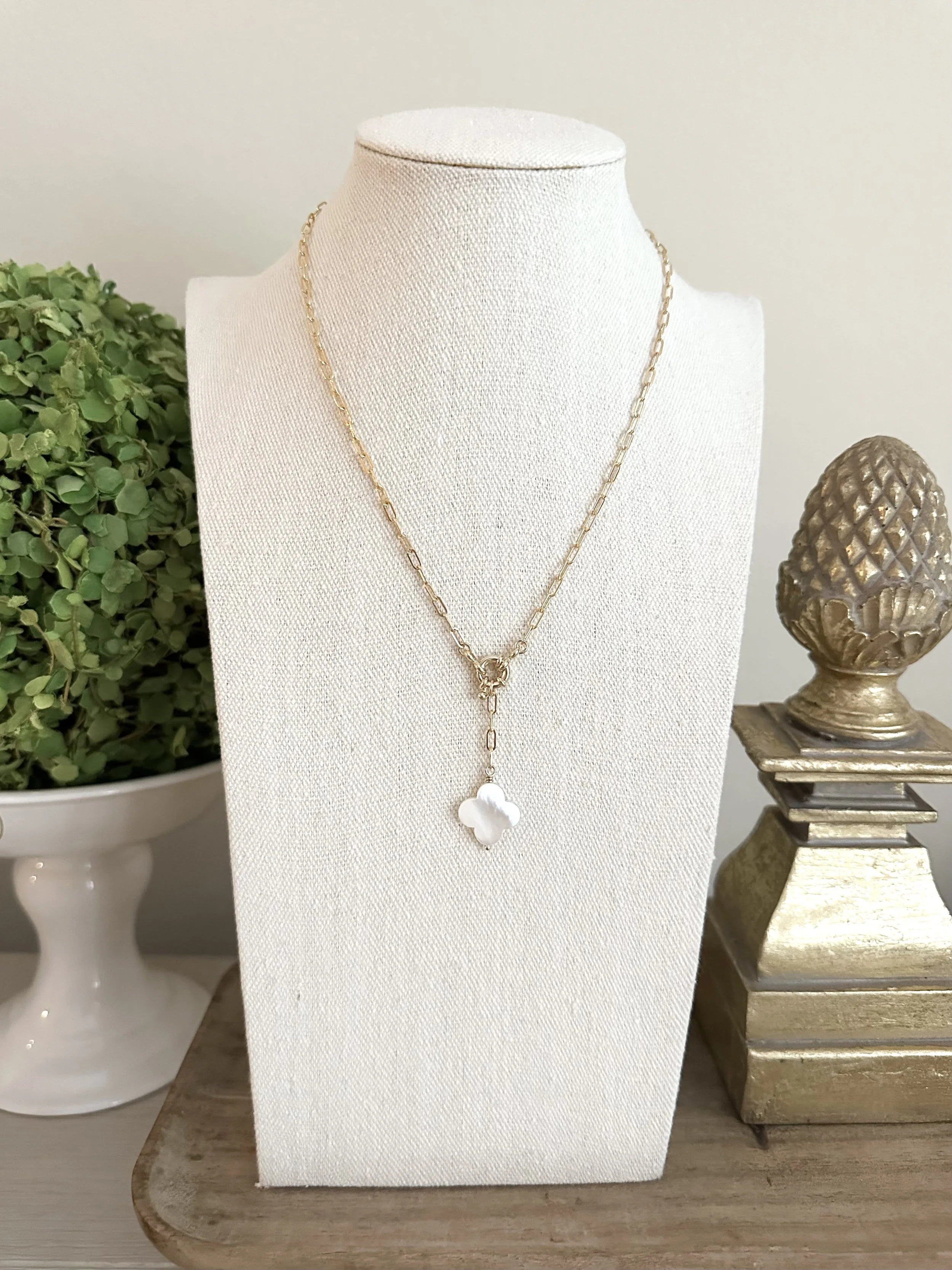 Quatrefoil Mother of Pearl Necklace