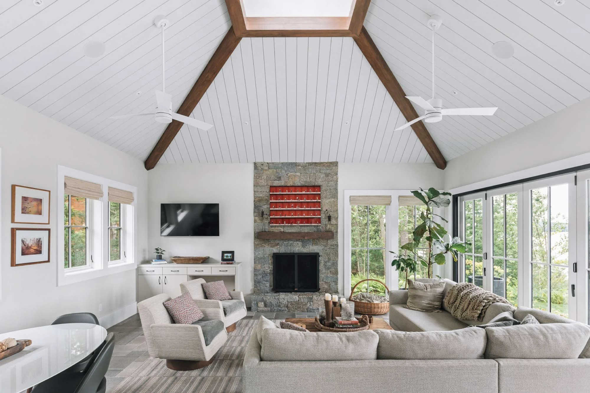 Lakeview-Oasis_Residential-Design-Family-Room_1.jpg