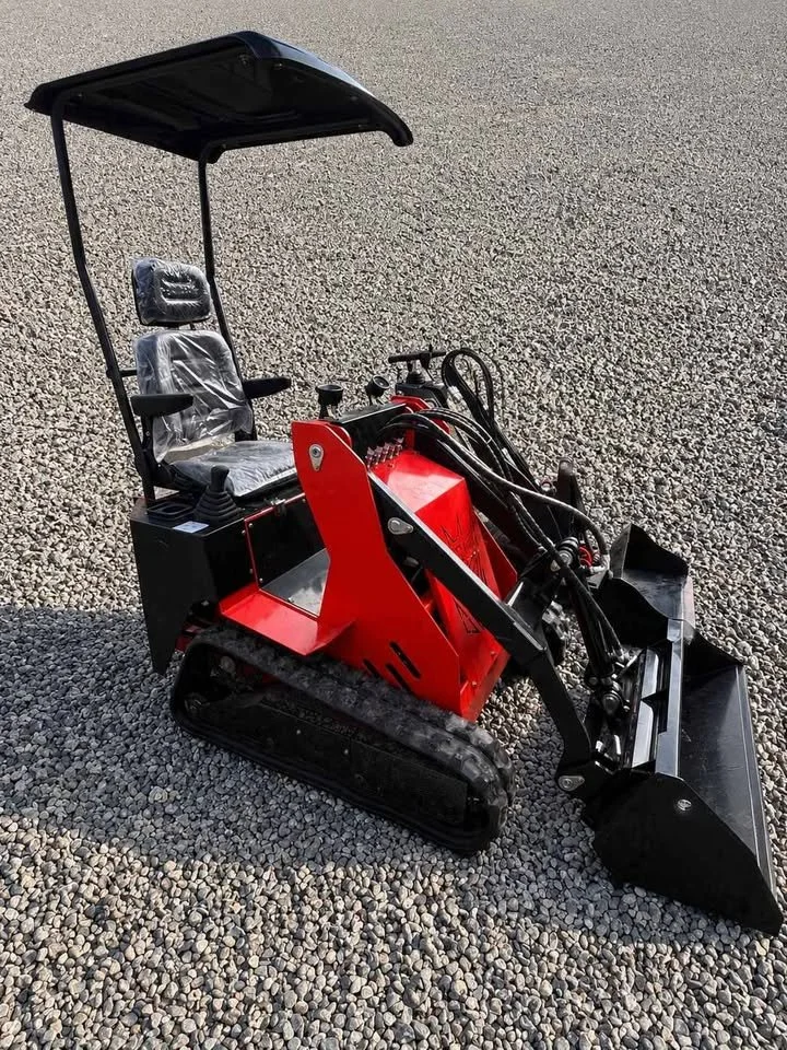 2026 Tracked Sit on mini skid steer 13.5 horse 600 lb lift serviced