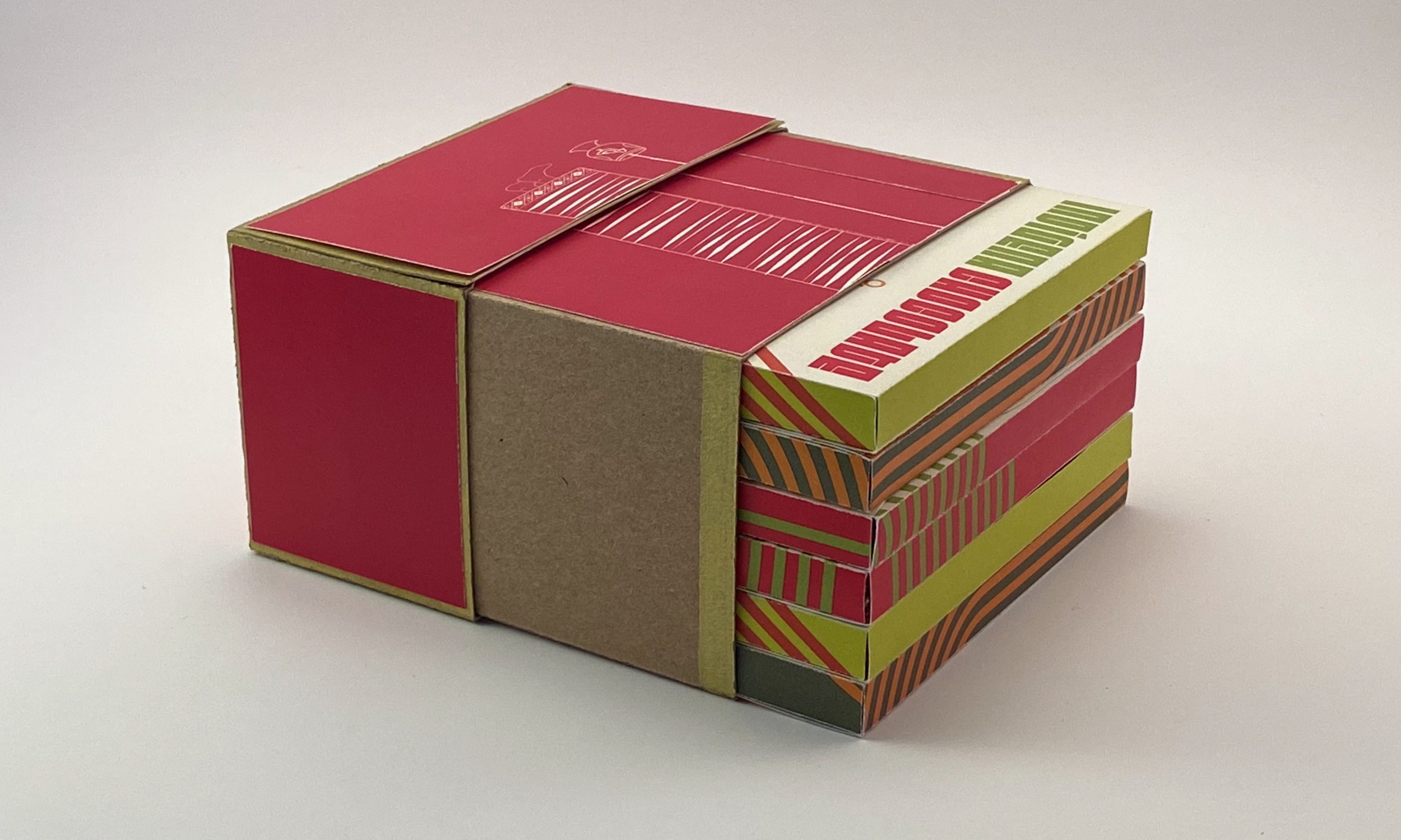 Indígena Chocolate. Mock-up, exterior box open with display of individual chocolate bars in exterior box, 03