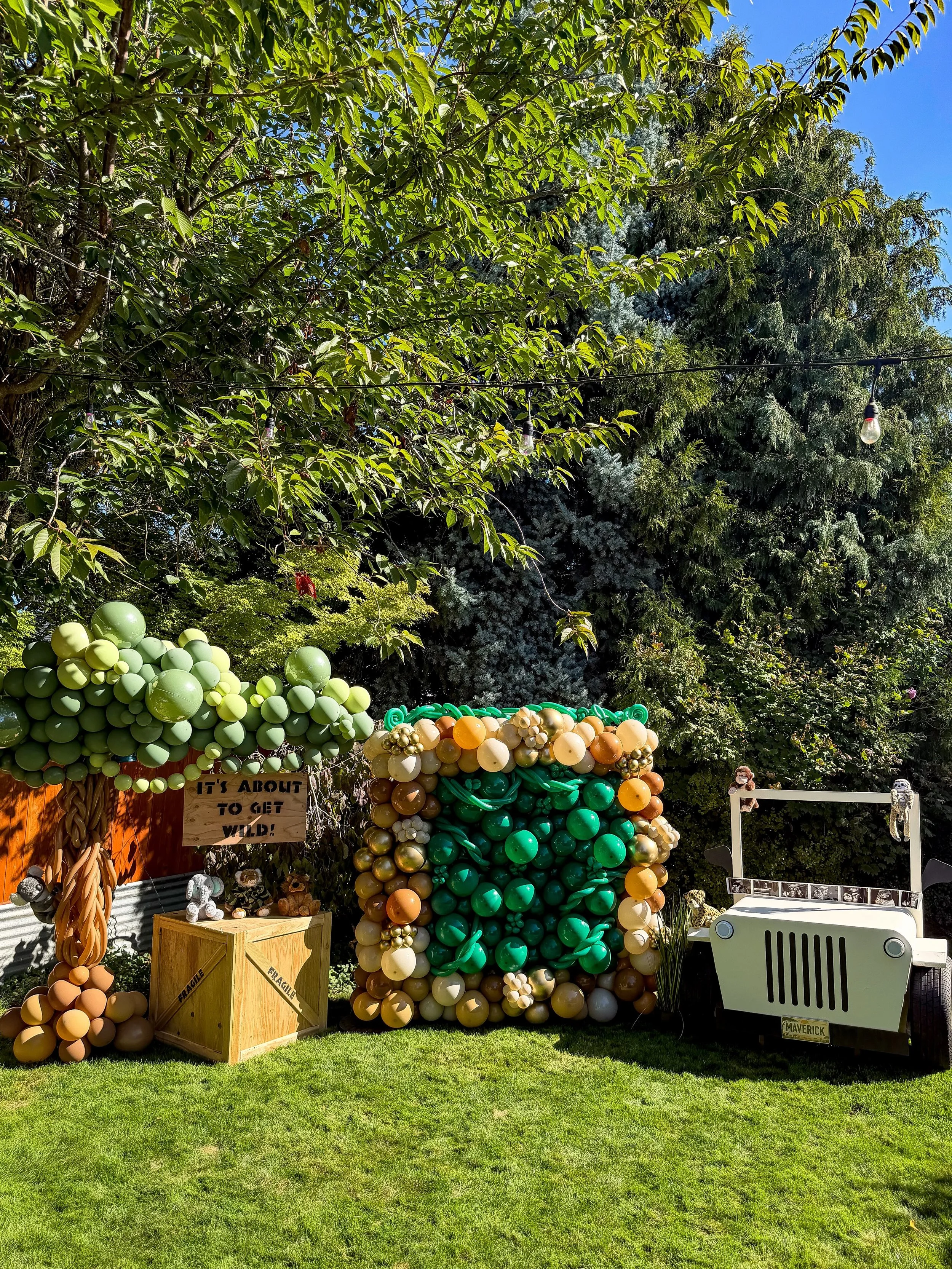 Baby number two is coming soon, so we all know what that means&hellip; It&rsquo;s about to get WILD!! 🍼🦁

Who knew you could have your own private safari in your own backyard?? 

A lot of love went into this baby shower display for my favorite pare