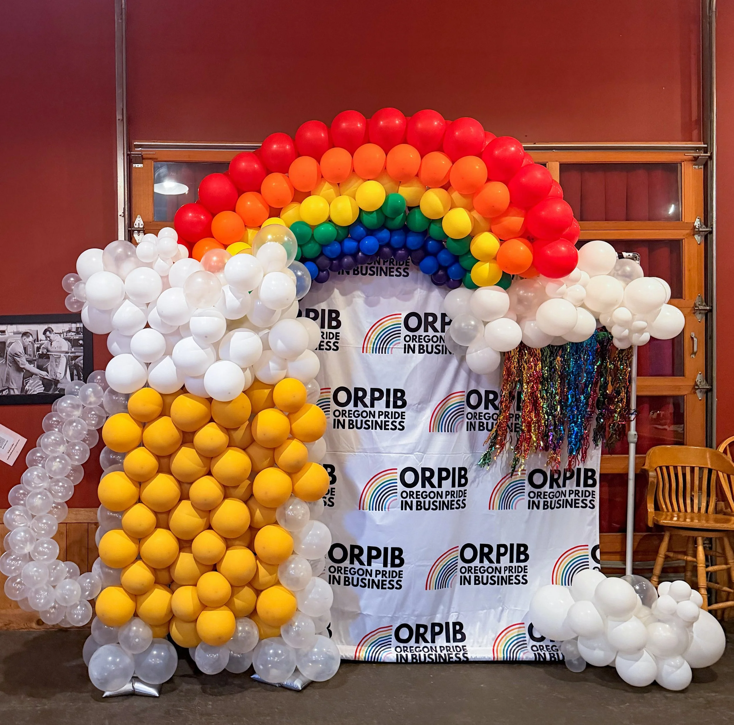 Served up a nice cold and refreshing glass of PRIDE! 🌈💖
.
.
.
#prideevents #balloonbeermug #rainbowballoons #pdxevents #balloondisplay