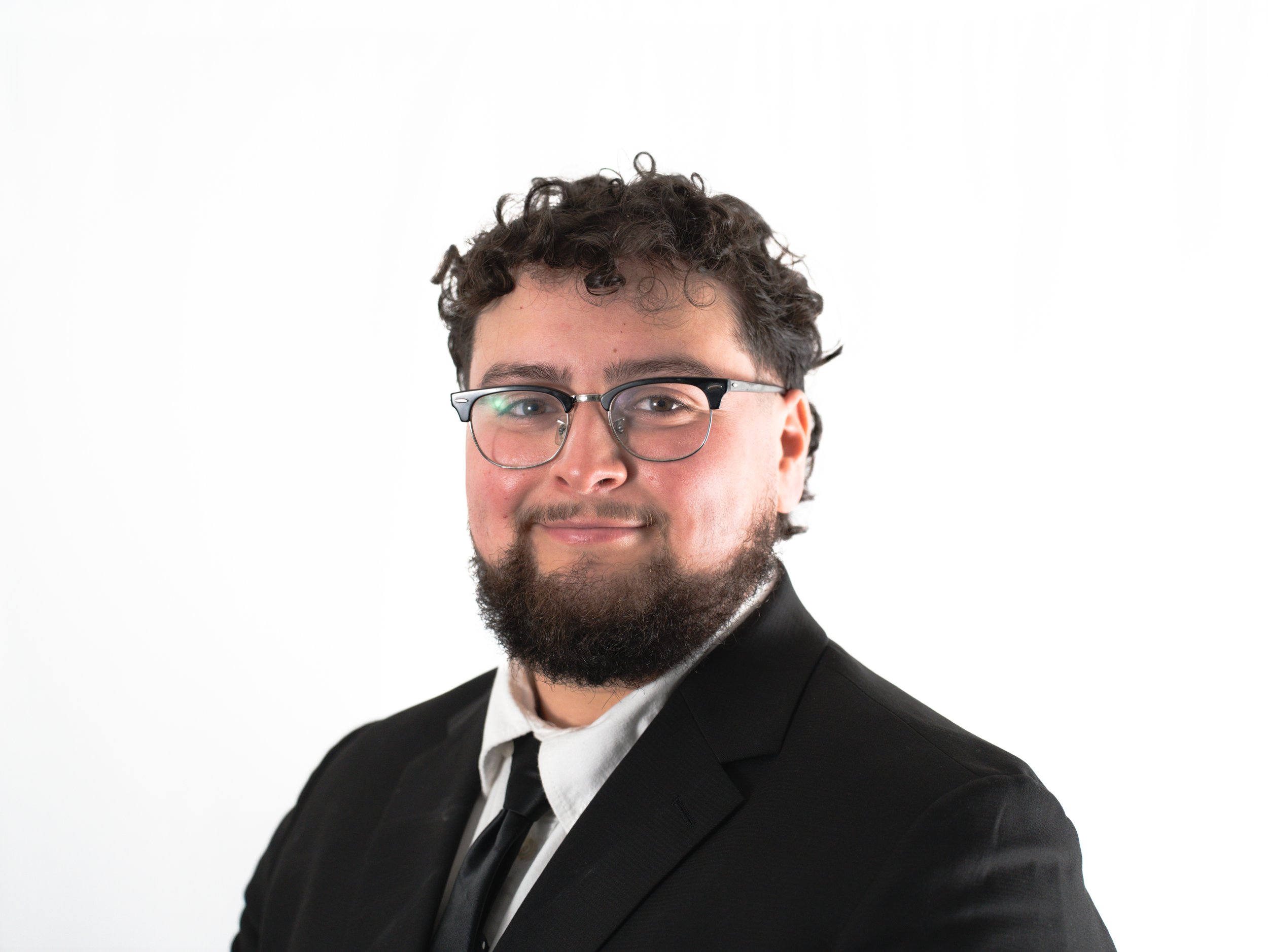 DanielHeadshot-10.jpg