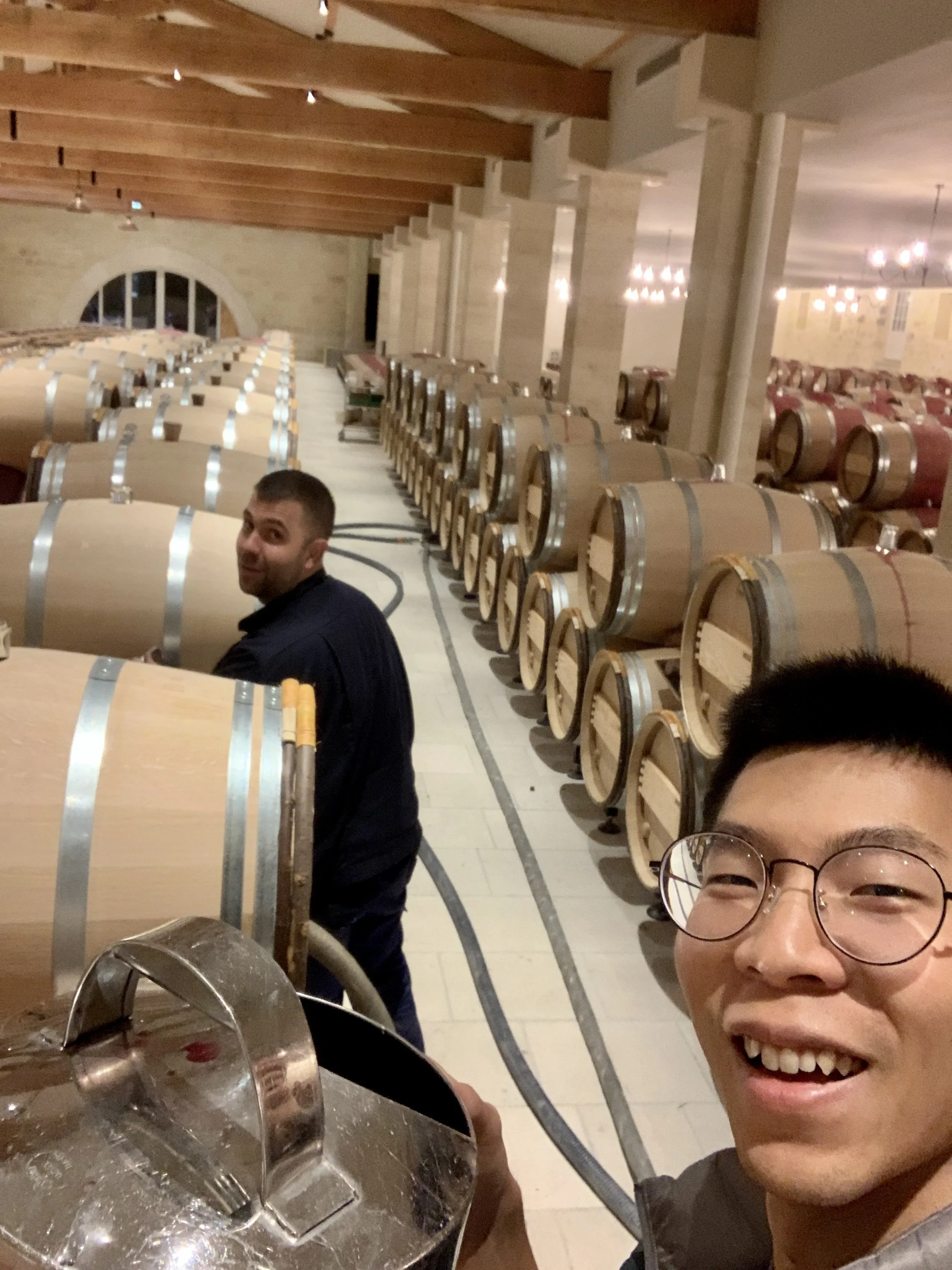 在酒莊實際參與葡萄酒的釀造。