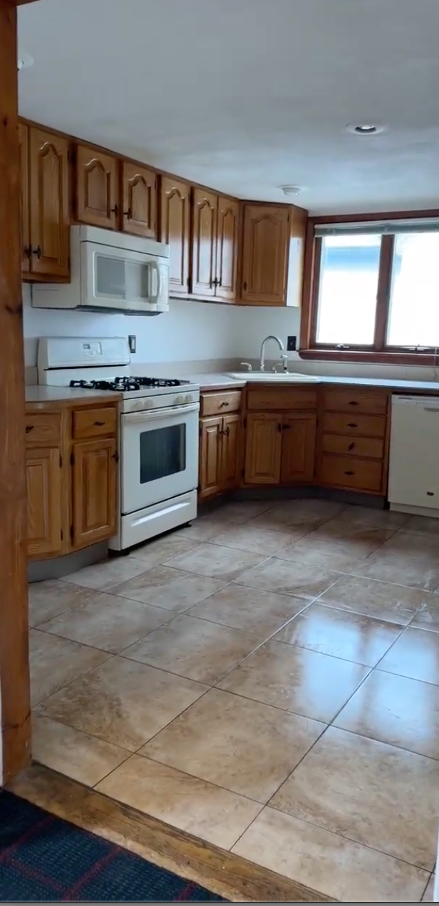 Clean kitchen with a freshly cleaned floor, ready for move-in or move-out.