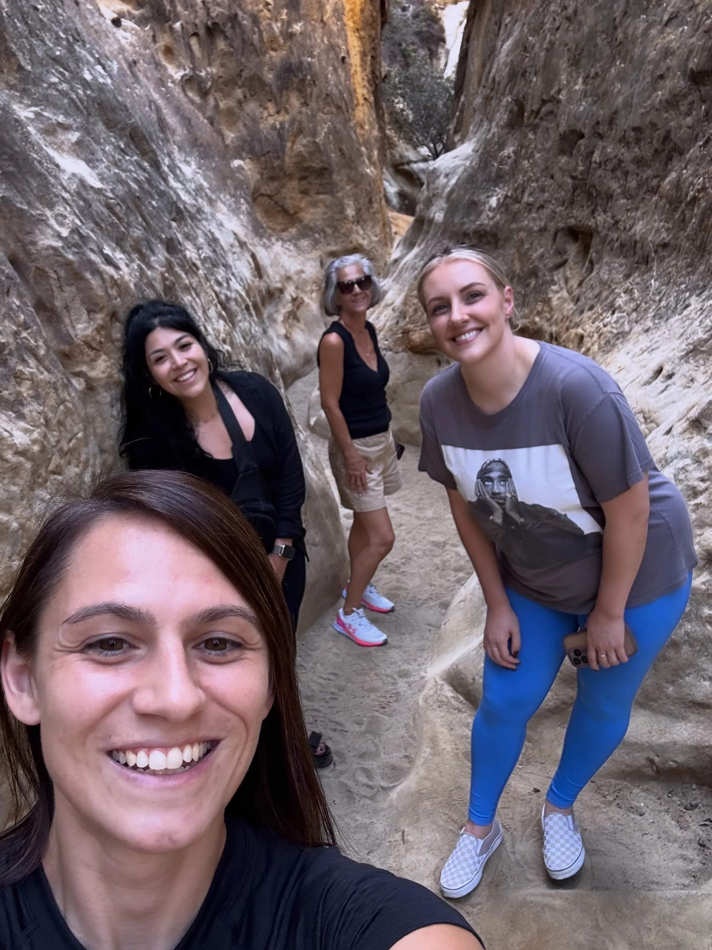 When your American sister is in town, you take the day off and go play 🙌 And my mom was still here to join in on the fun.

I showed @chronicles_of_kinz what I&rsquo;ve been working on, lunch at one of our favorite spots, Annie&rsquo;s Canyon, coffee