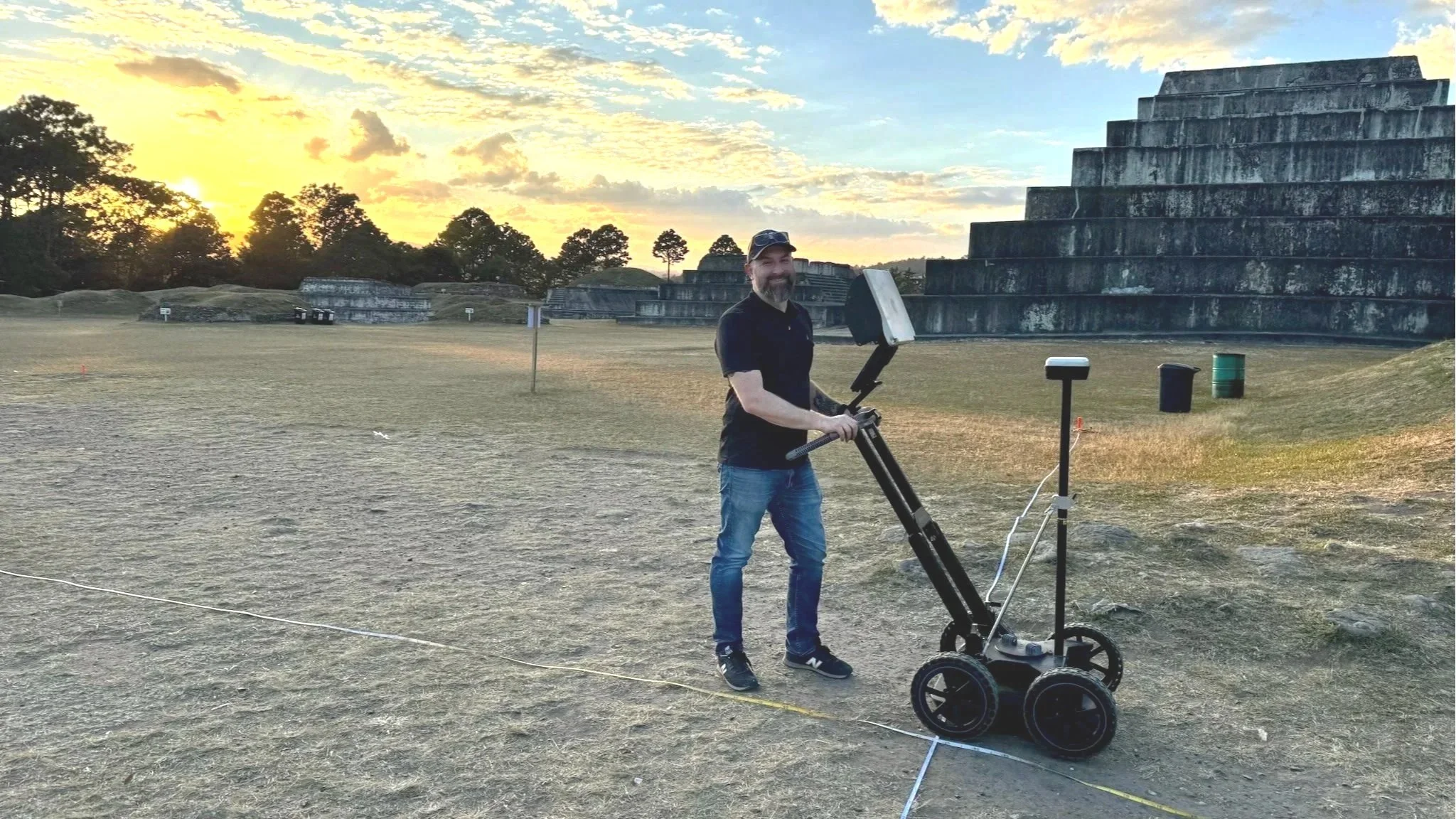 Ground-penetrating radar survey at Zaculeu, Guatemala