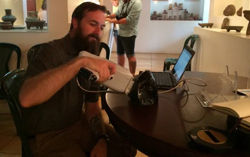 Portable X-ray fluorescence analysis of archaeological material