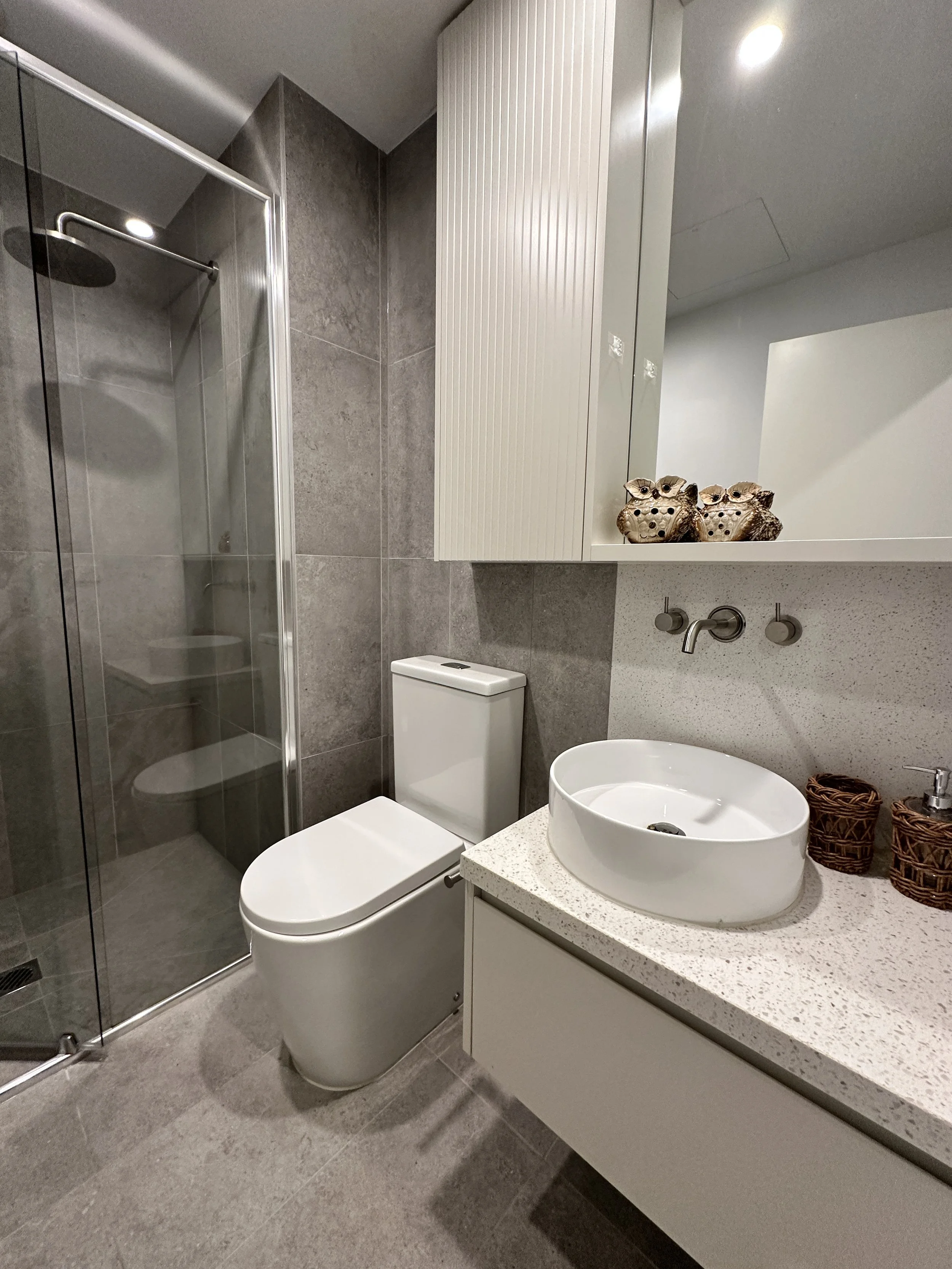 Bathroom 1a.JPG