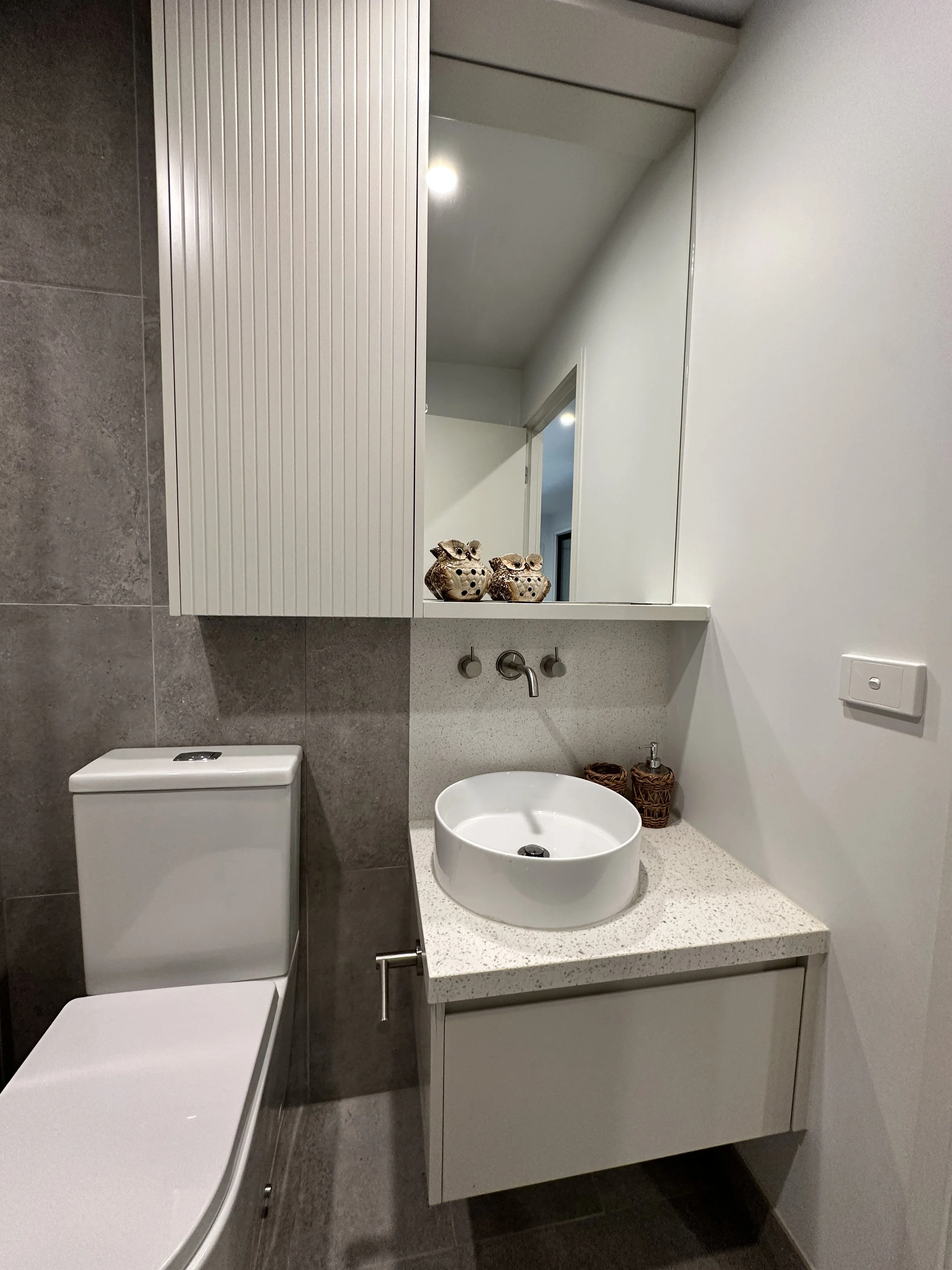 Bathroom 1b.JPG