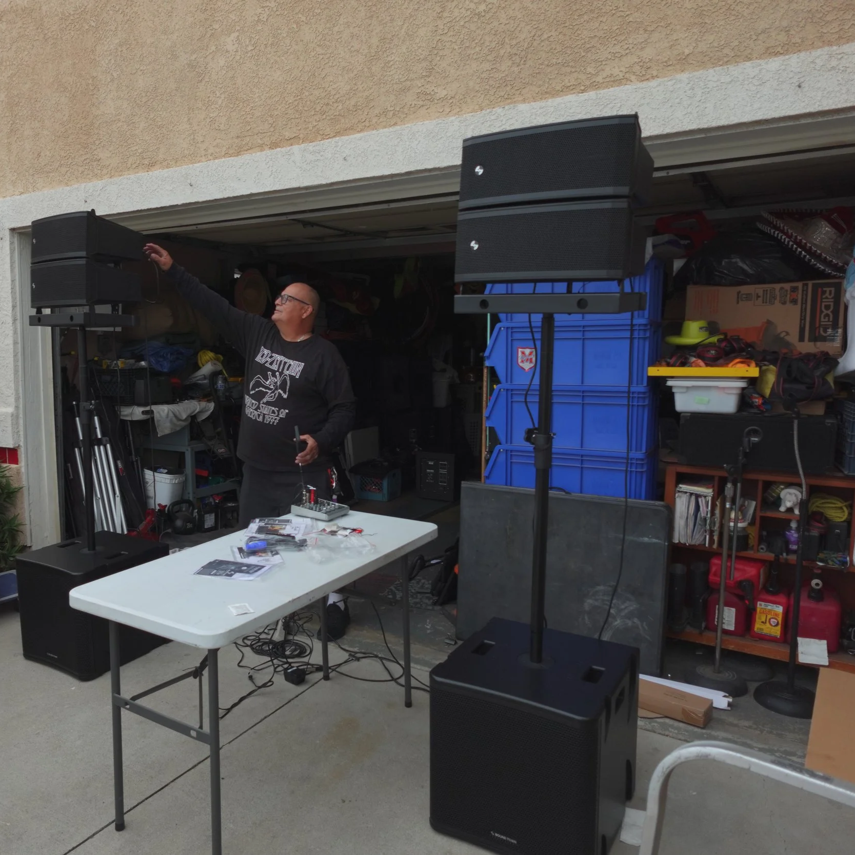 DjRon testing out a new pair of linearray speakers.