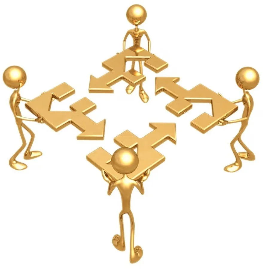 Four golden humanoid figures hold interconnected puzzle pieces with arrows, forming a circle, symbolizing teamwork and collaboration.