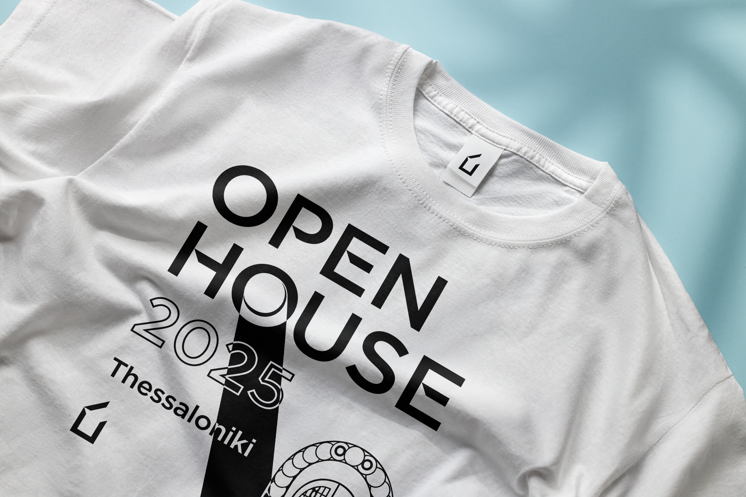 Cropped_T-Shirt_Mockup.png