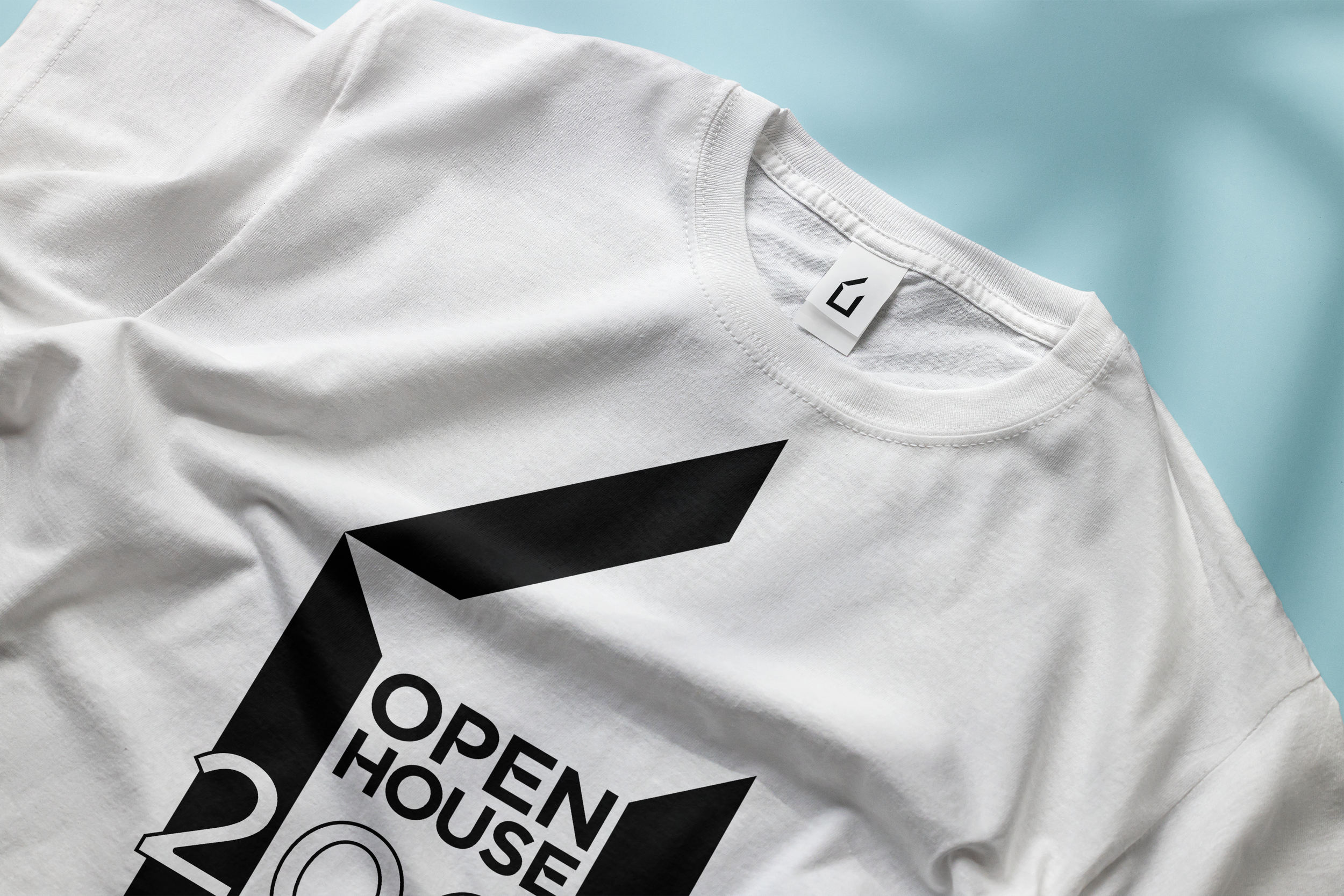 Cropped_T-Shirt_Mockup6.png