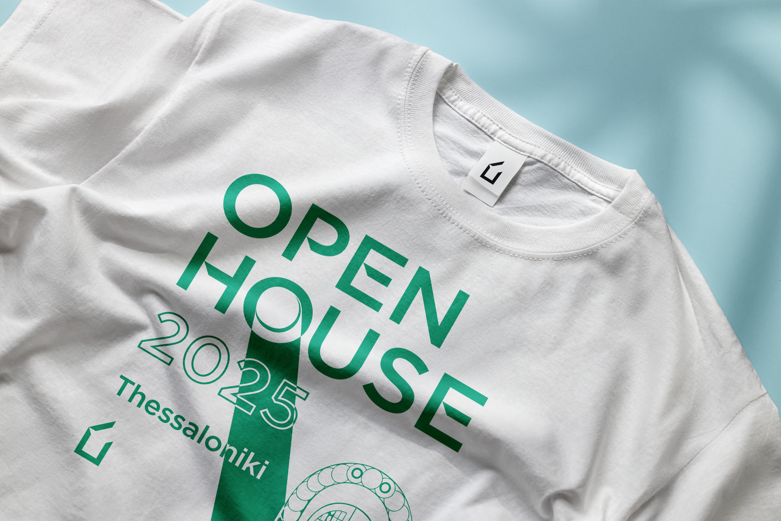 Cropped_T-Shirt_Mockup2.png