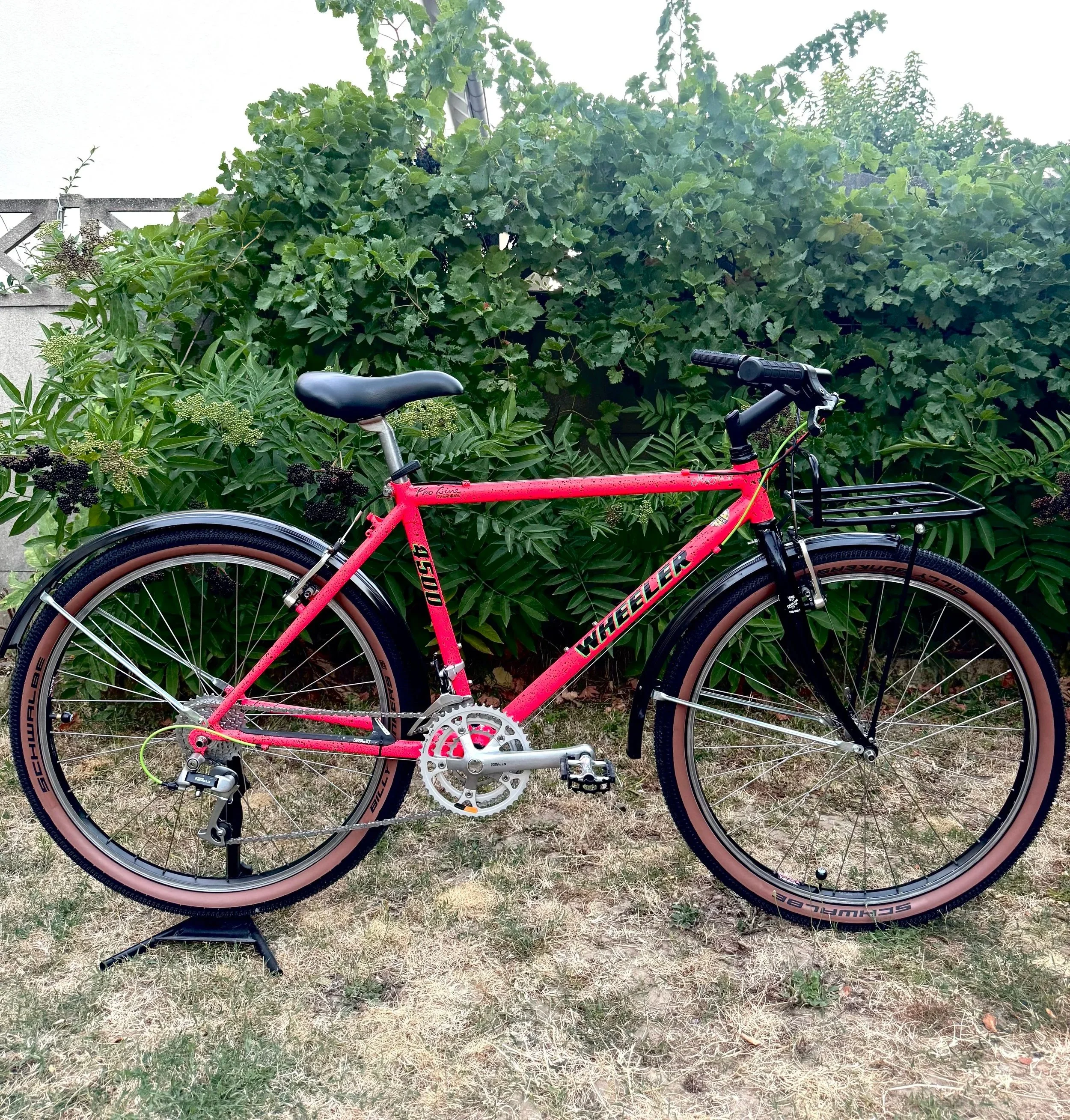 Transformation d'un VTT WHEELER 4500 des années 90 en véritable vélo-commuter pour du vélotaf efficace.