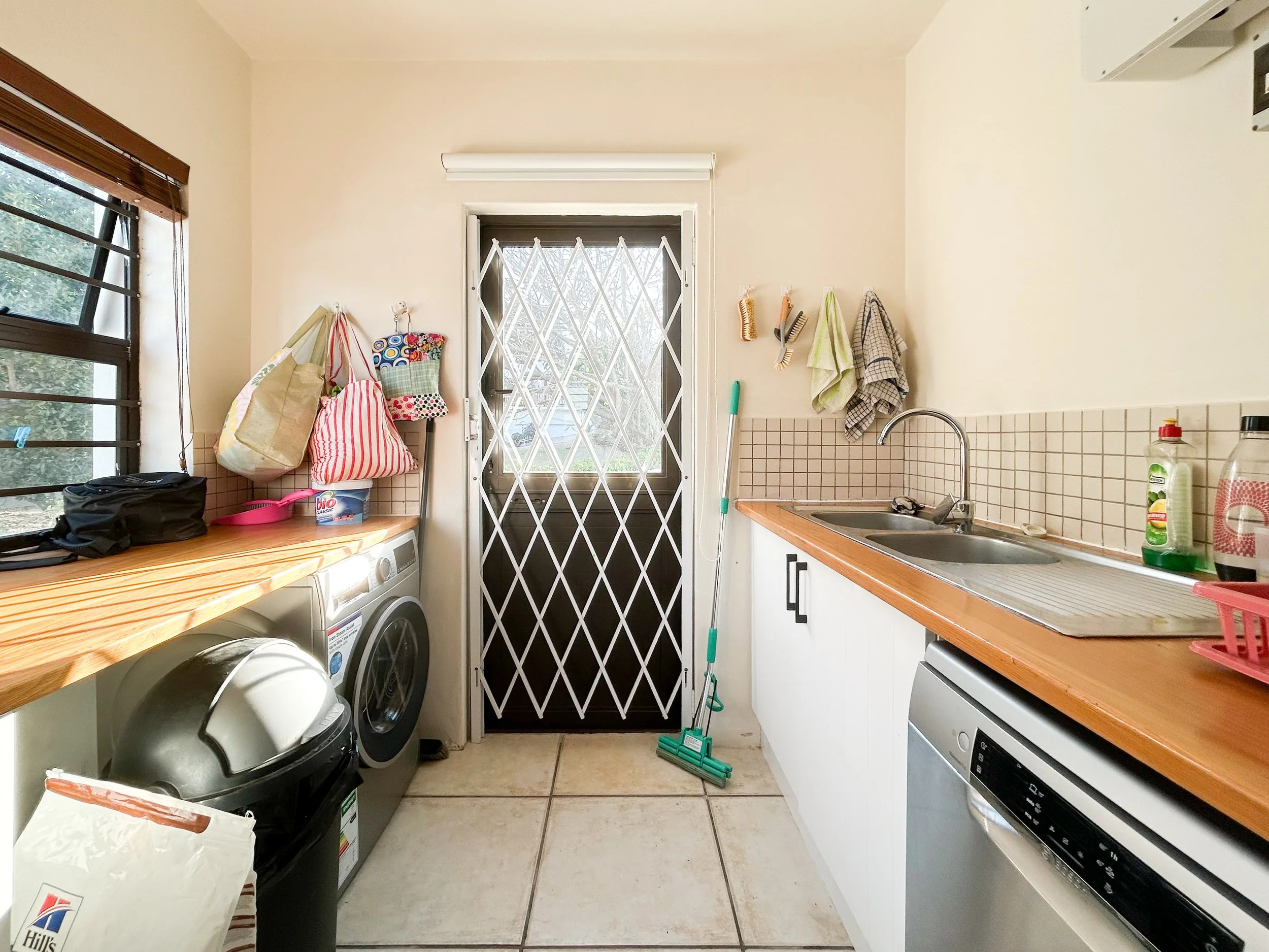 Scullery with twin sink, washing machine and dishwasher