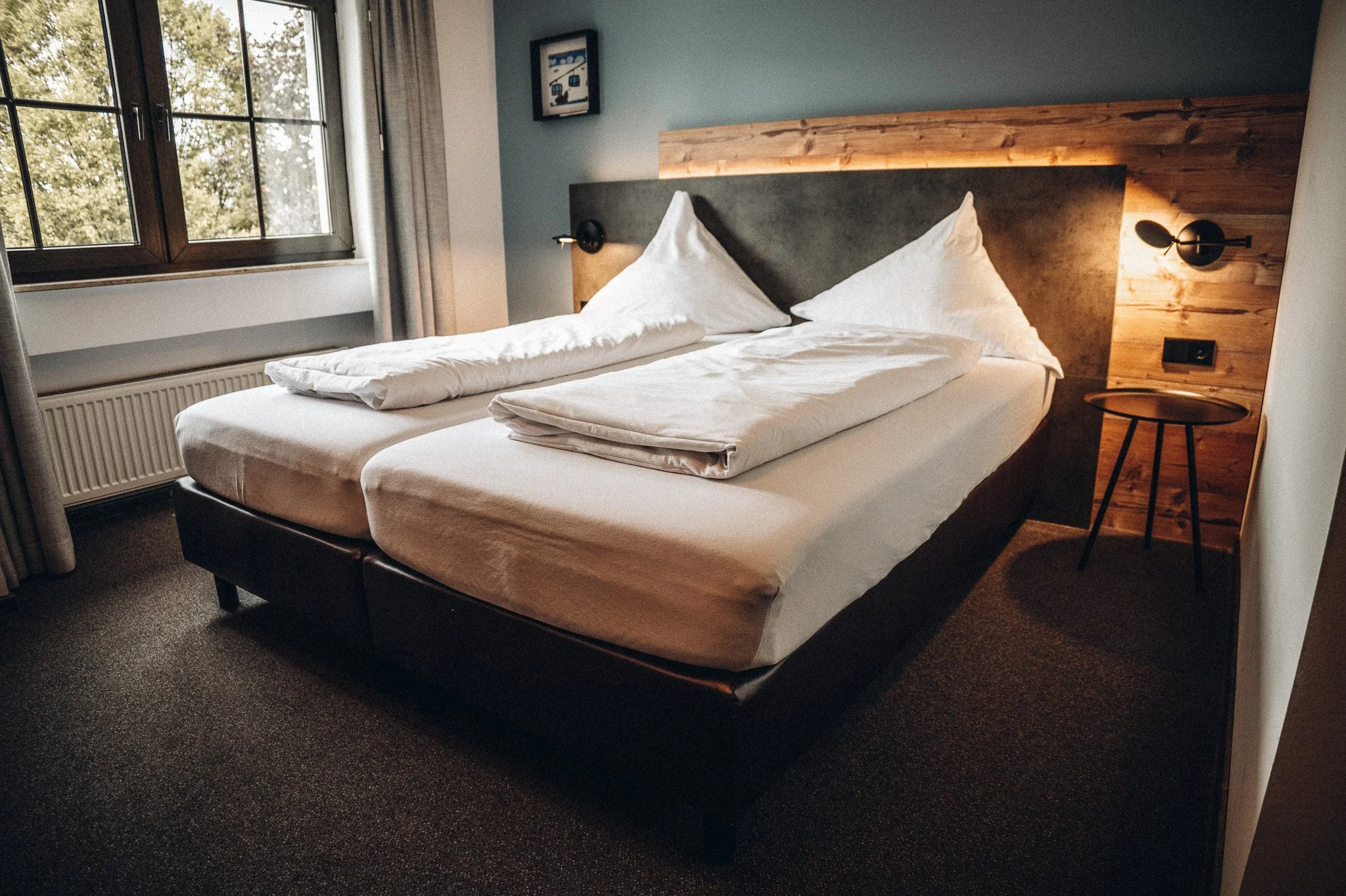 Gemütliches Hotelzimmer im Hotel Zum Schwarzen Bären – Imagefotos für Hotels in Koblenz