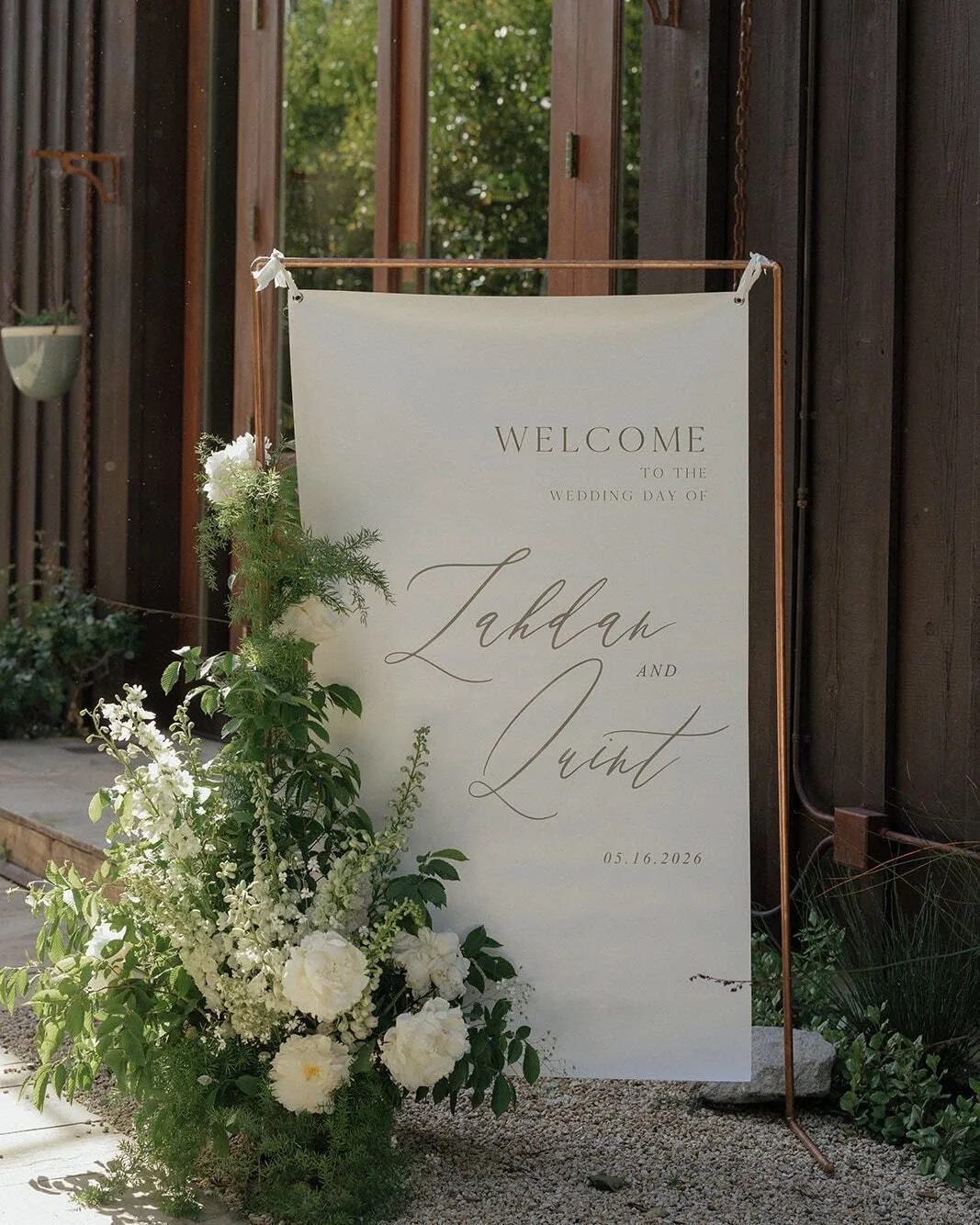 @loopflowers ladies did it again, never do they disappoint. Such a dream, my gals!
.
Planning &amp; Design @carrieelizabethevents
Venue @barndivahealdsburg
Photo @haley.garces @alibeckphoto
Rentals @encoreeventsrentals
HMU @katienashbeauty
Florals @l