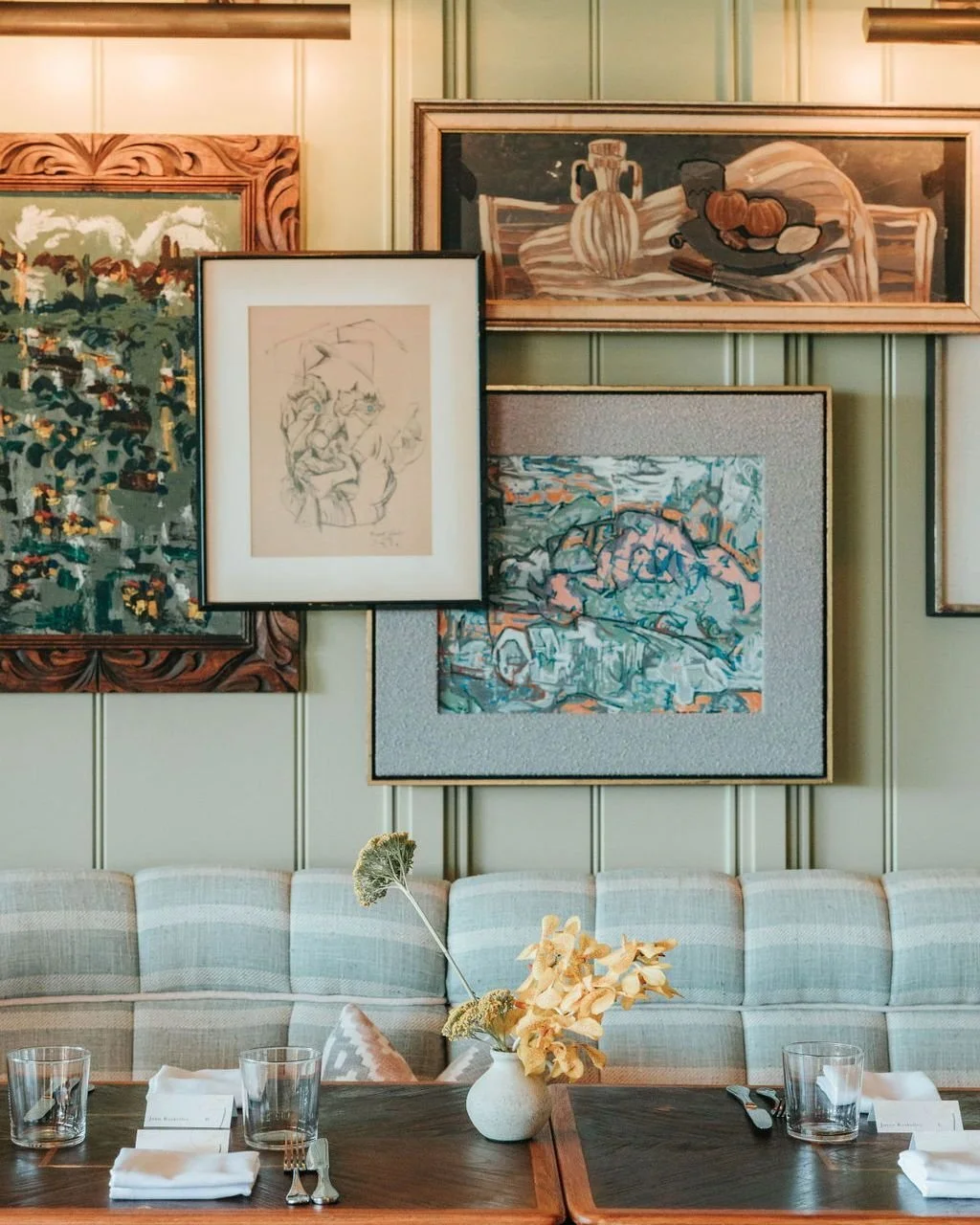 A venue that has it all: gallery walls, Tiburon waters, terra cotta hues, and sunshine peeking through the stained glass. 🍊 
.
Planner @carrieelizabethevents
Venue + Food/Bar @bungalowkitchentiburon
Photo @itsannamaephoto
Music @soundselevated DJ @ 
