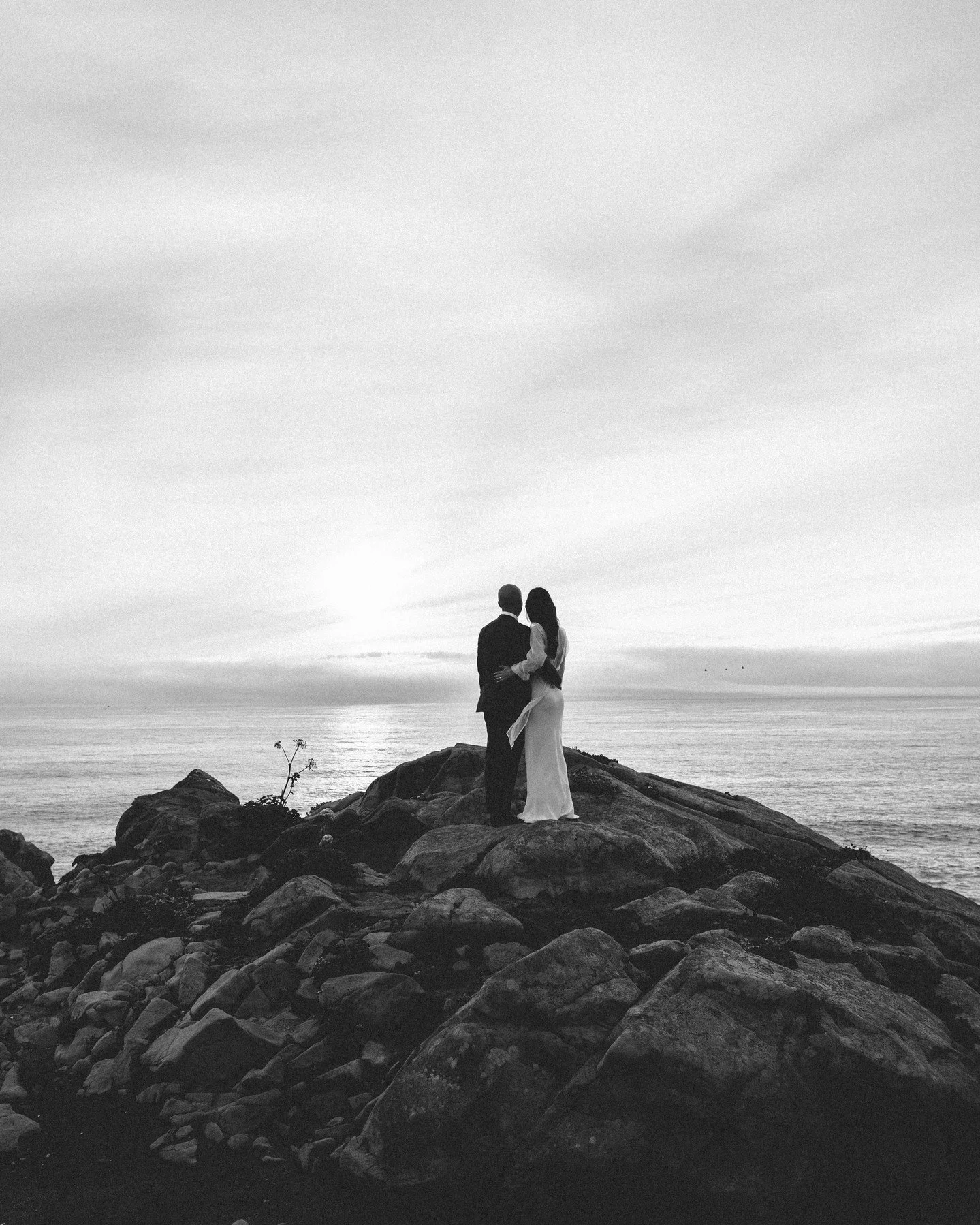 A simply magical moment that we can't stop thinking about 🤍 
.
Planning + Design @carrieelizabethevents
Venue + Catering @timbercoveresort
Photo @rachellederouin
DJ @loveinthemix @heykingmost
Rentals @encoreeventsrentals
HMU @julie_dy
Florals @found