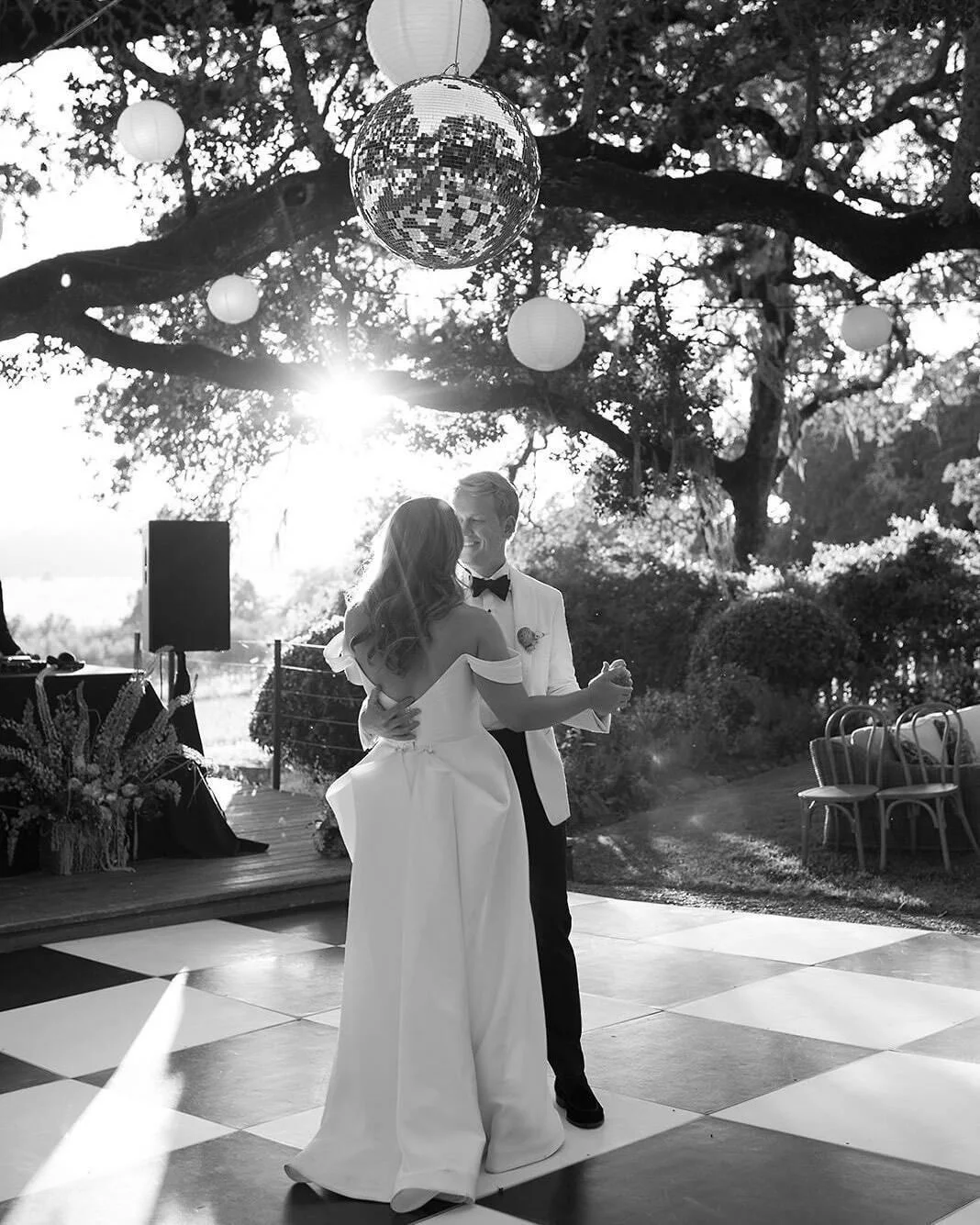 A full day of dancing under the Sonoma sun &ndash; the ultimate way to make the most of a wine country wedding. 
.
Planning + Design @carrieelizabethevents
Venue @beltaneranch
Caterer @jessicalaskycatering
Photo @annaaelizabethphoto
DJ @adam.twelve
R