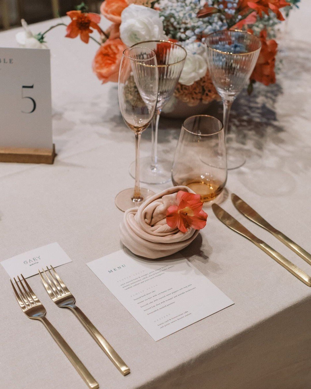 A color palette we can't stop thinking about. 🌹 
.
Planning + Design @carrieelizabethevents
Venue @asianartmuseum
Catering @mccallssf
Photo @niravpatelweddings
Video @klfilms
Dj @soundselevated
Rentals @brighteventrentals
HMU @beautybylela
Florals @