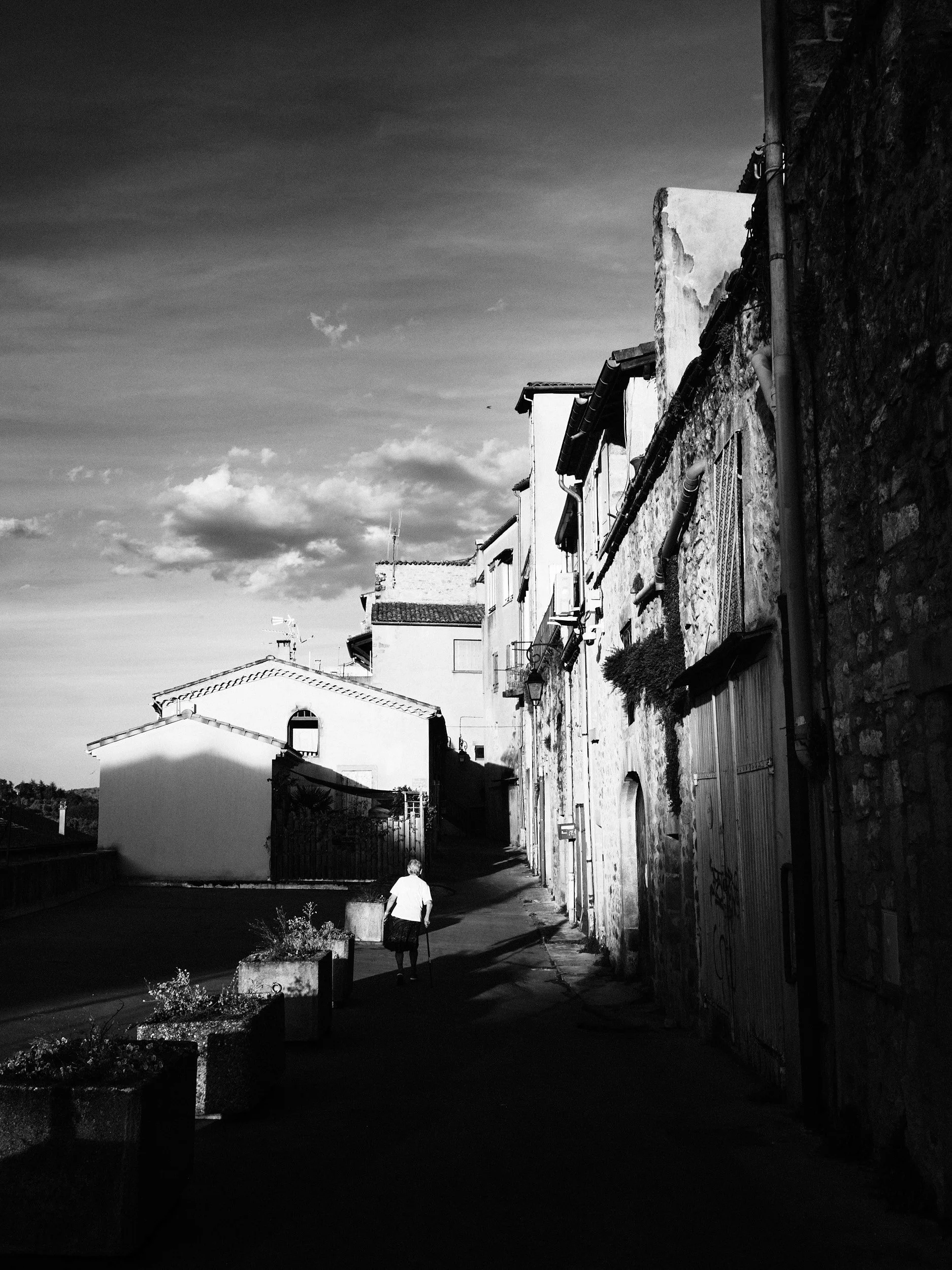 03-eli-dijkers-photography-where-the-river-runs-dry-ardeche-france.jpg