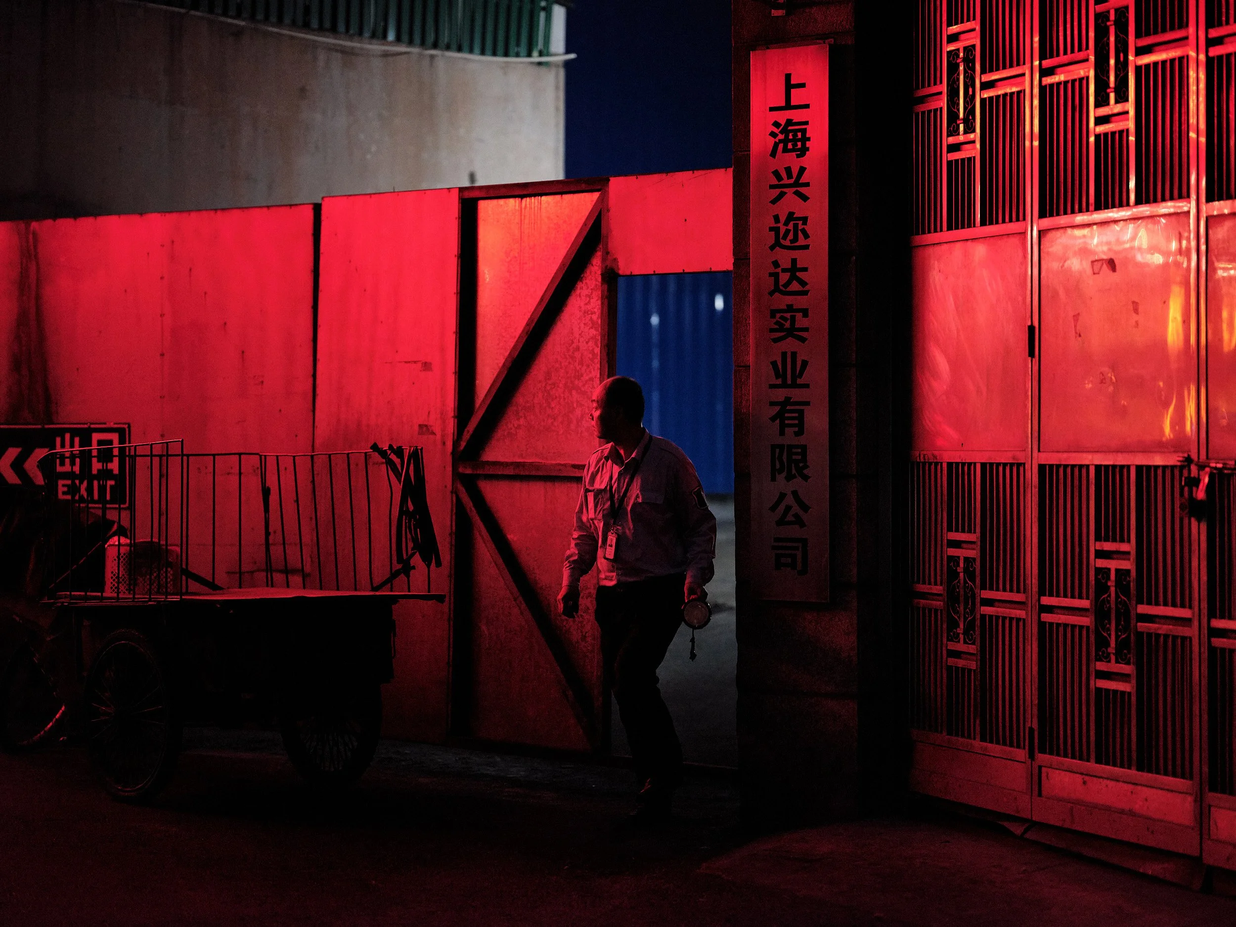 09-eli-dijkers-photography-are-you-rich-today-shanghai-china.jpg