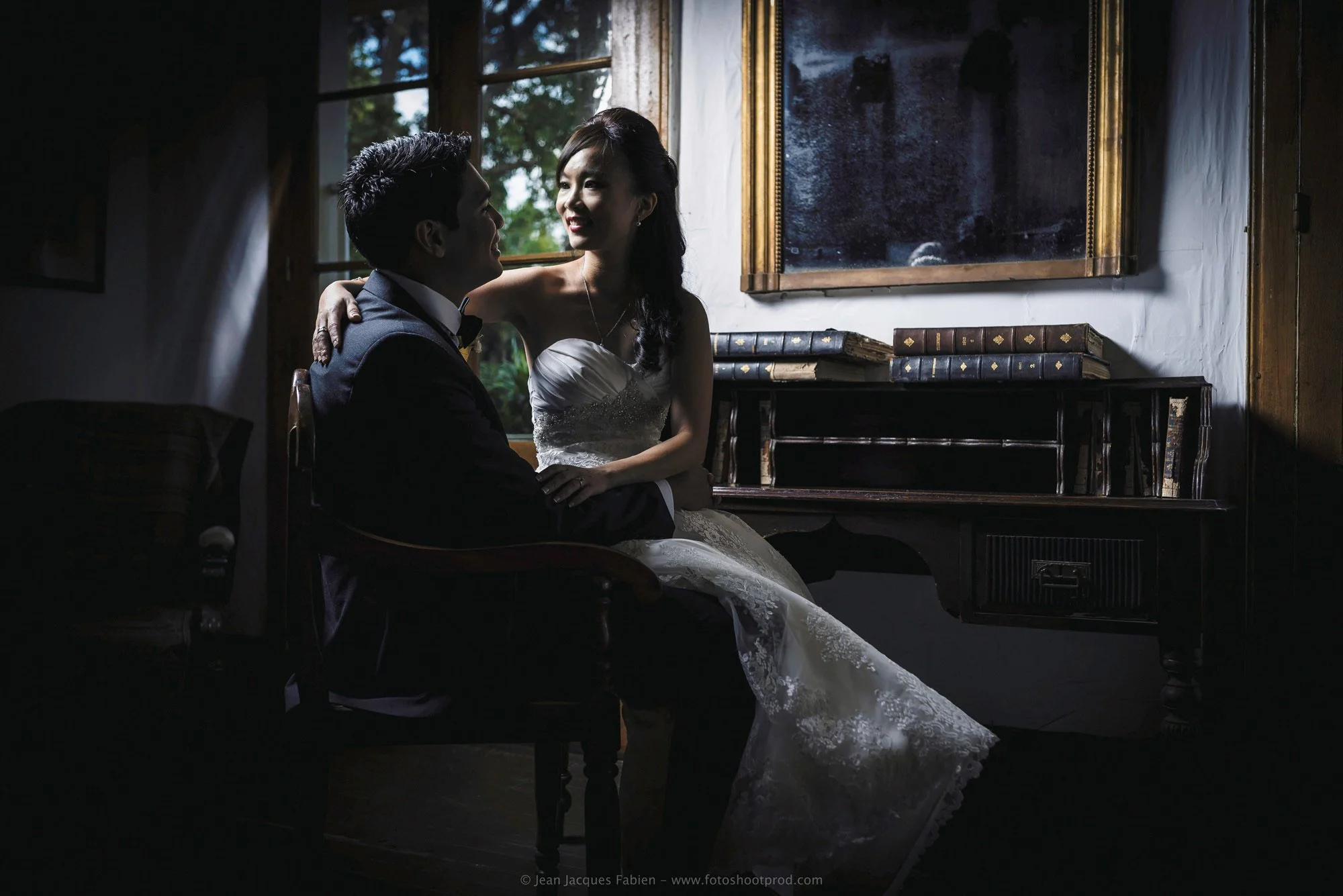 Candid wedding moment with Jennifer and Stéphane in Mauritius.