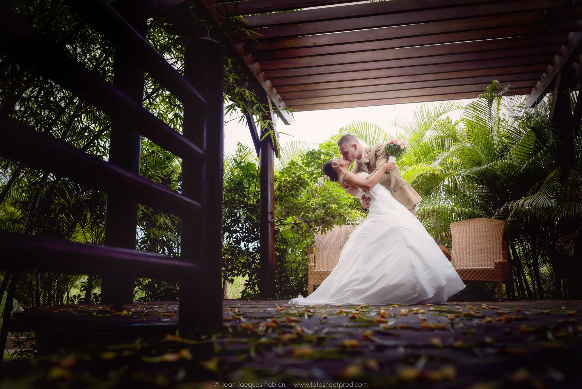 Wedding portrait of Joëlle and Rémy in Mauritius.