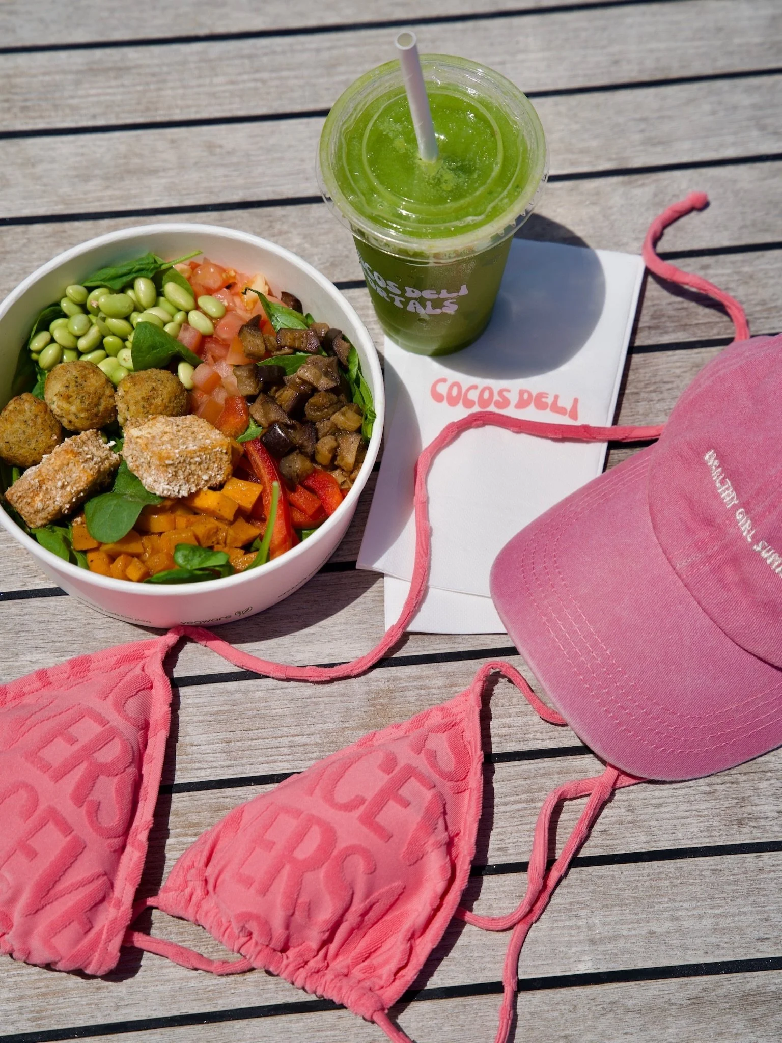 This kind of summer lunch >>> 🥥🌞

Cocos Deli pick-up service was made so you can enjoy your healthy favourites wherever your summer plans take you, including days like this 🩵

Pick-up is available from both 📍 Cocos Deli Palma &amp; Porta