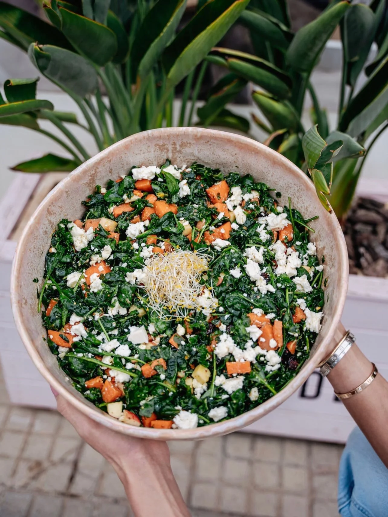 Cada temporada tiene su sabor 🧡

Con el cambio de tiempo, tambi&eacute;n cambia Cocos Deli 🍂 Ensaladas de temporada, bebidas calentitas y dulces oto&ntilde;ales con sabores como calabaza, granada, manzana y canela 🧺🫶🏼

&hellip;

🇬🇧 Eating with
