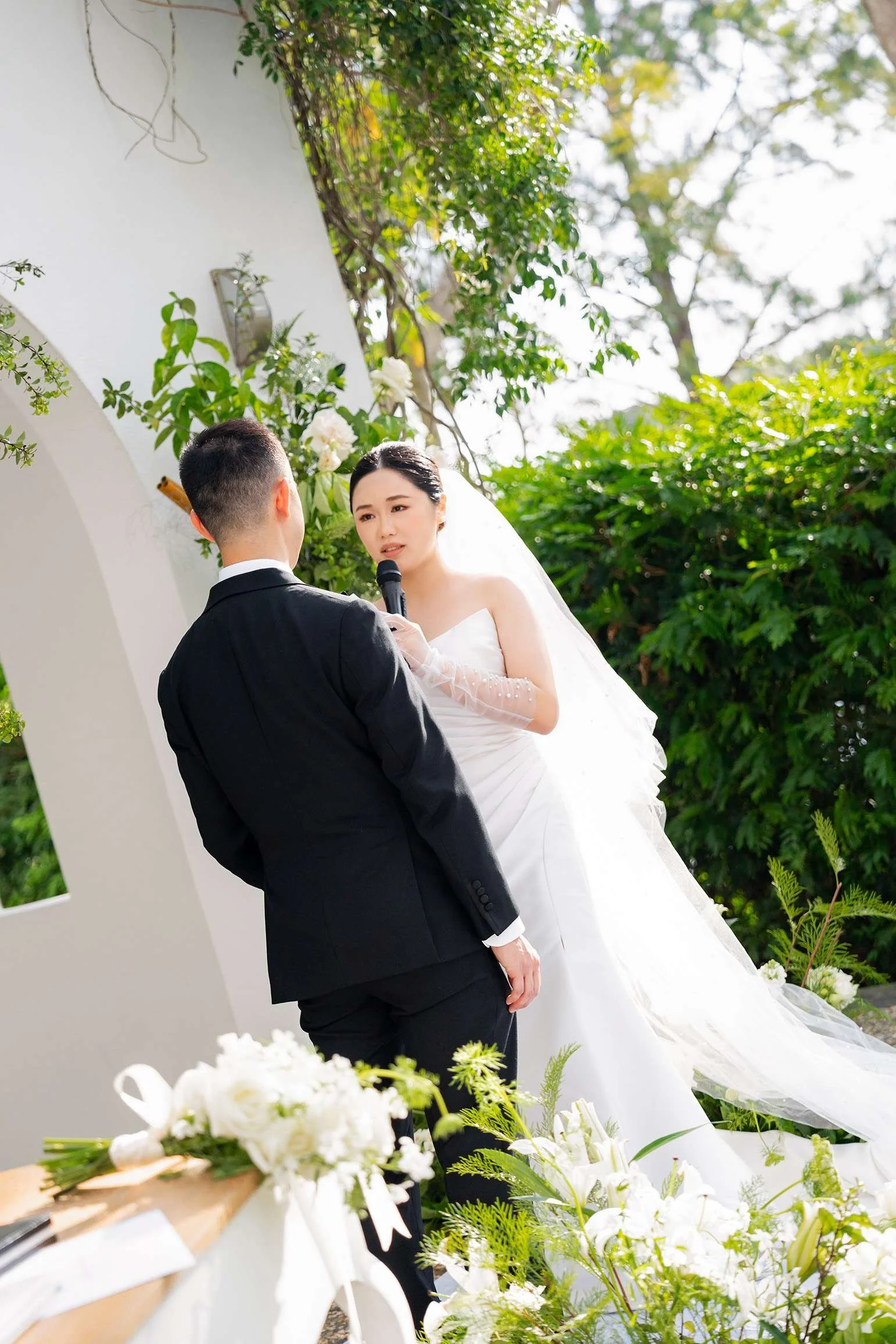 bride Wendy holding a mic speak her vows to groom Alex