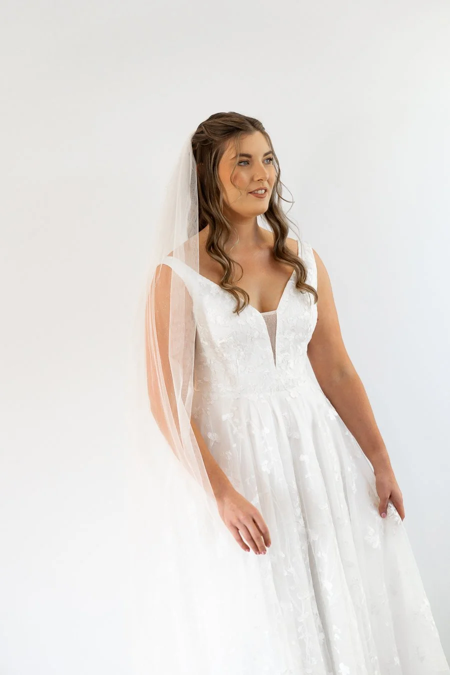 bride Chiarra look away