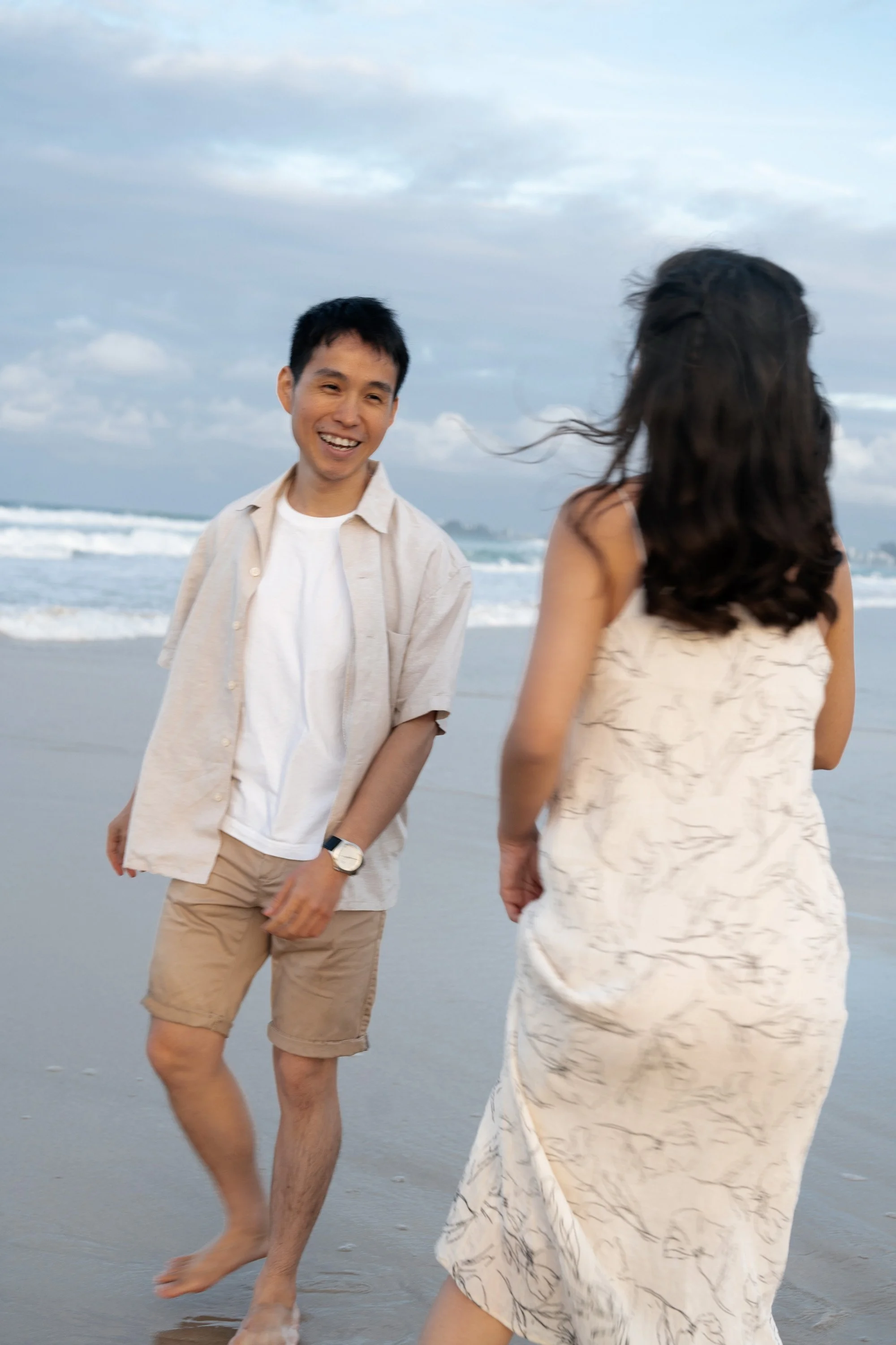 Paul look at Krystel with a smile in Currumbin Alley