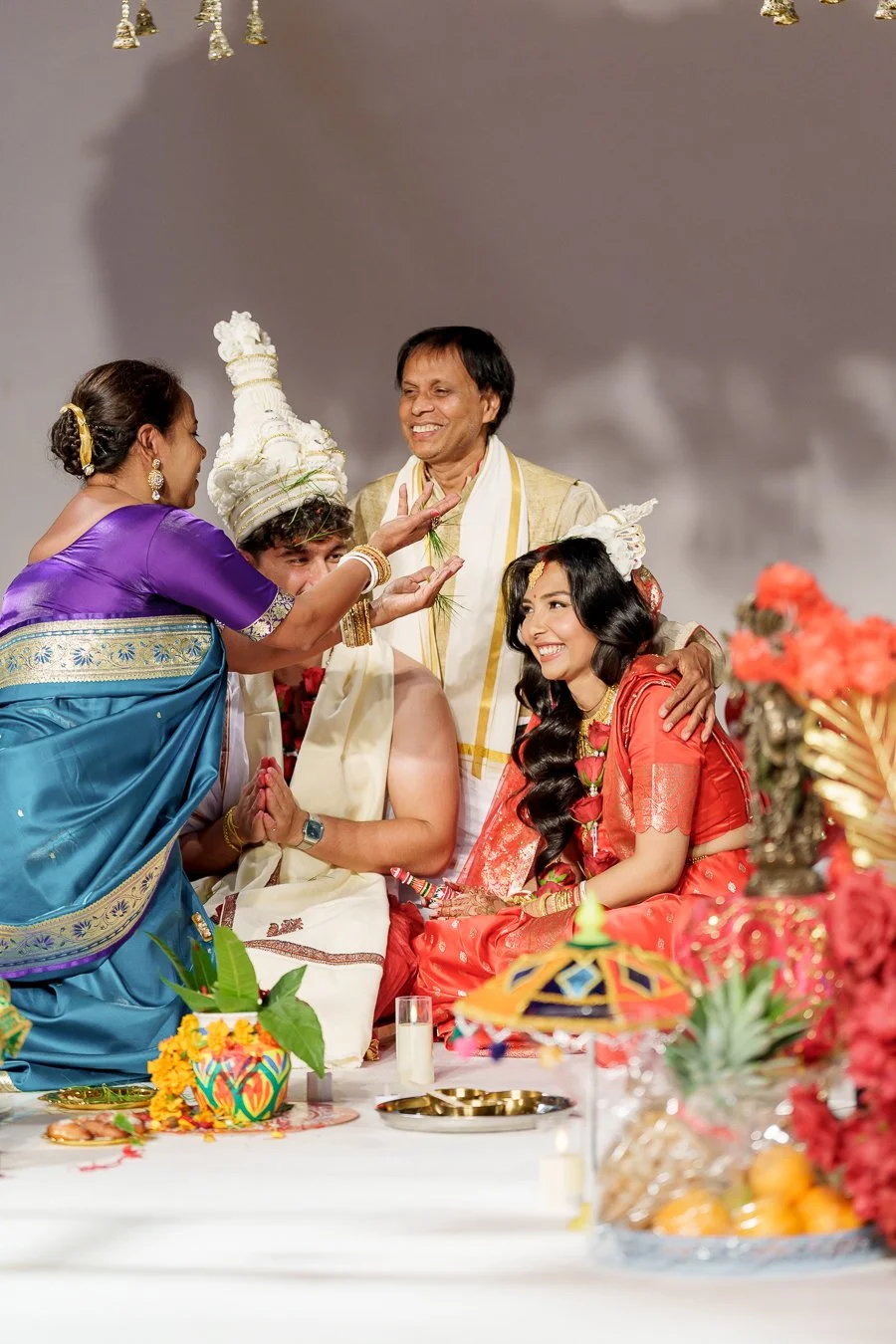 Amrita's aunty making a hand battily to them, making them laughing