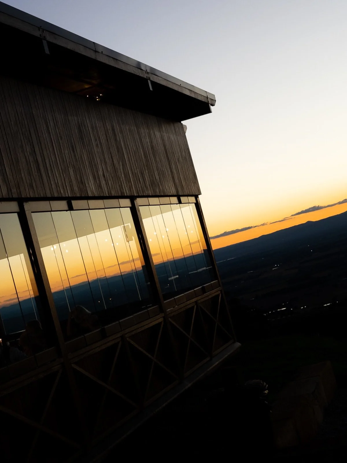 Twilight 

#brisbaneweddingphotographer
#brisbaneweddingphotography 
#westernridge